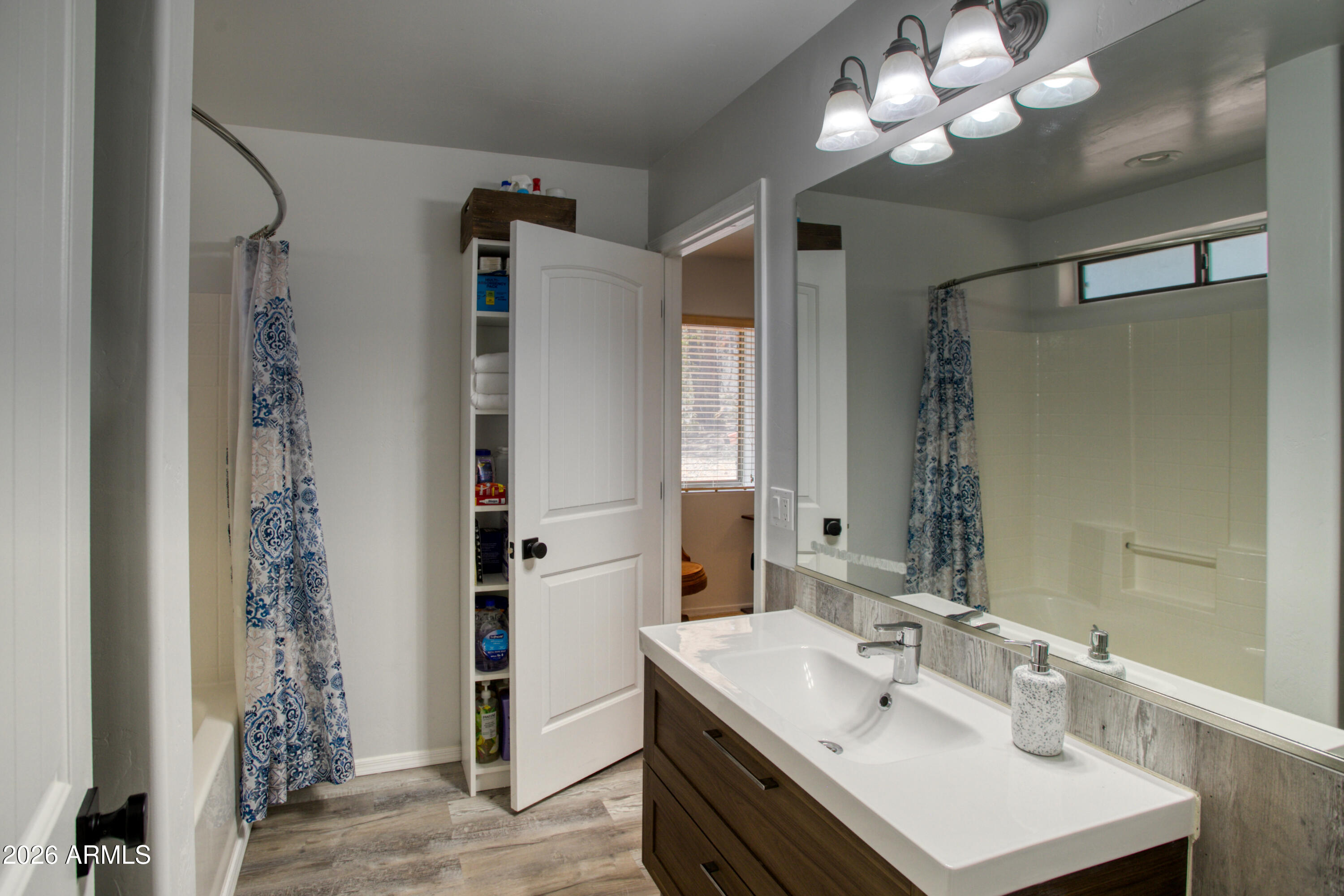 Pine Oaks - Residential