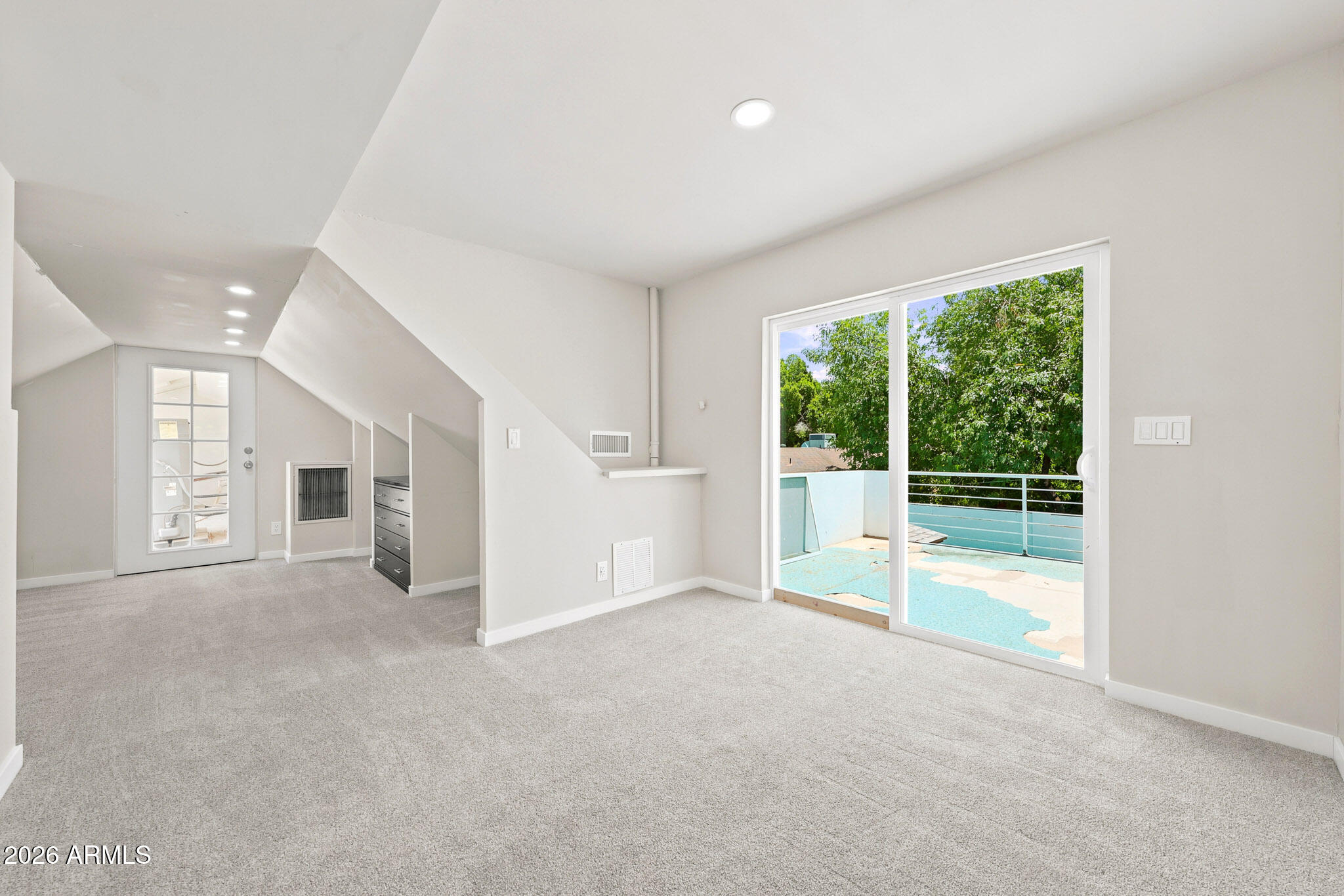 UNIVERSITY ESTATES - Residential