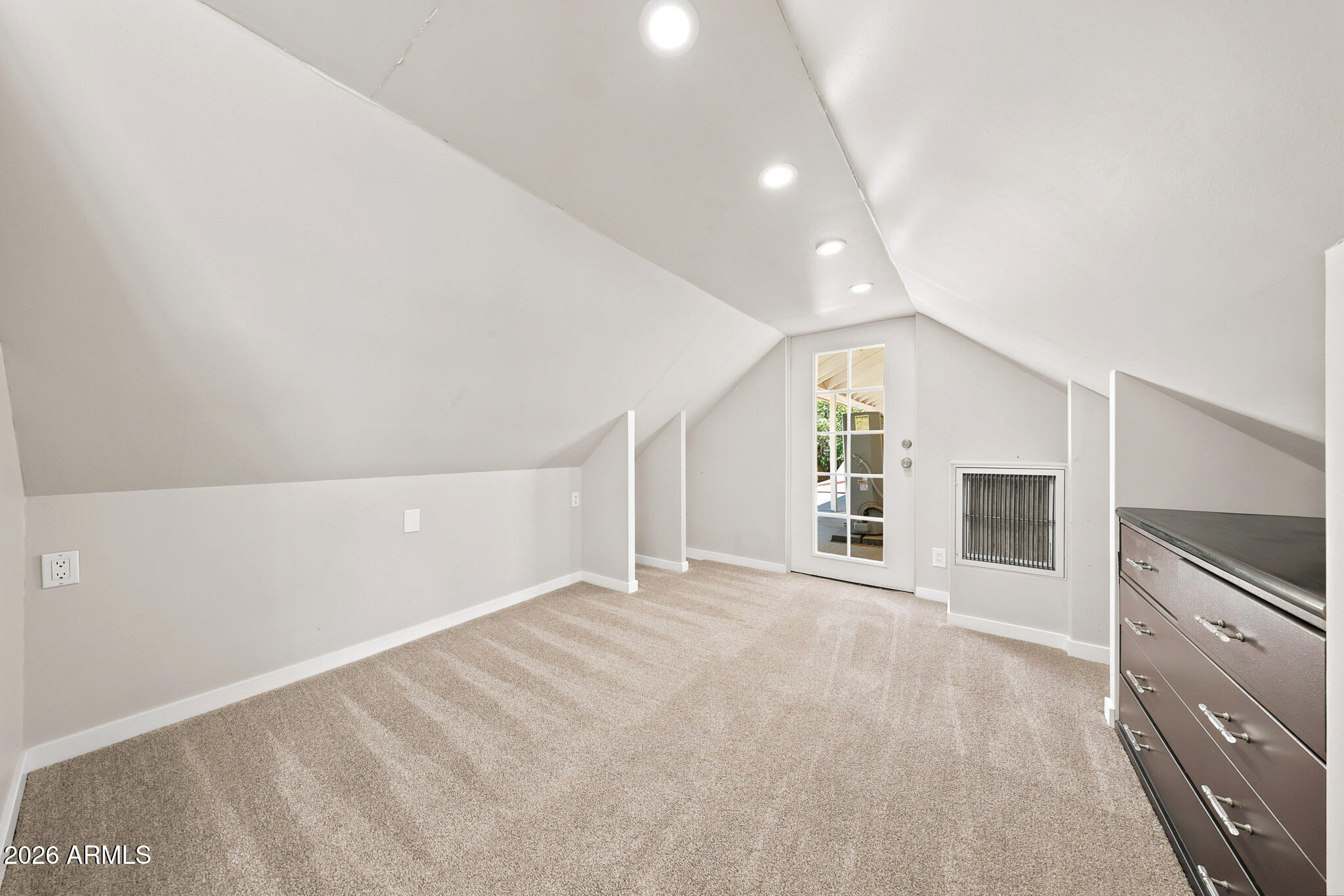 UNIVERSITY ESTATES - Residential