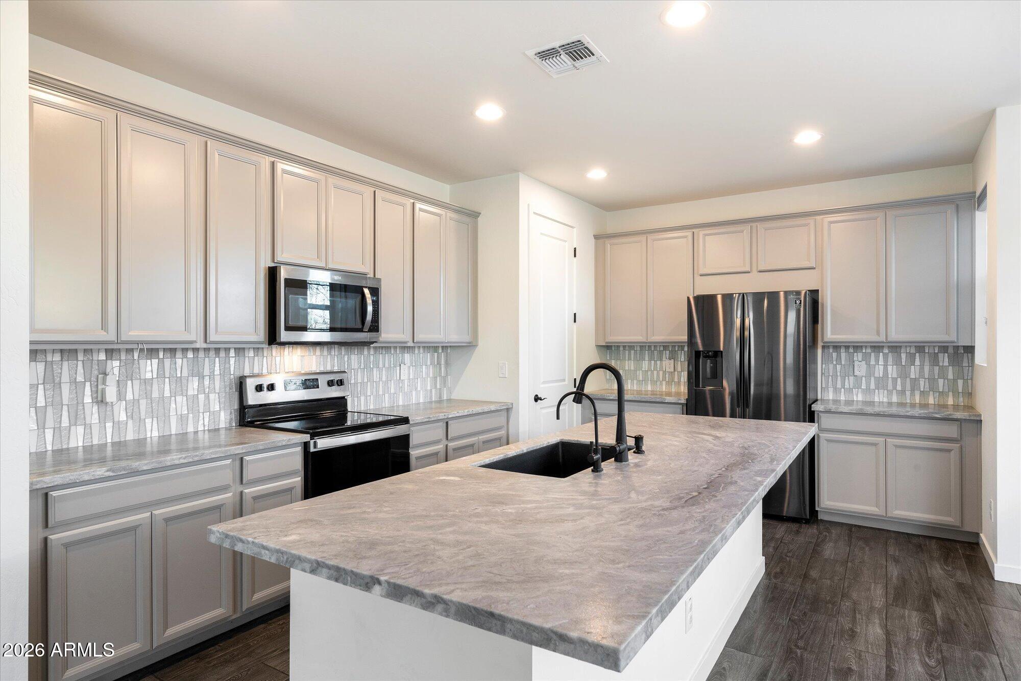 MADISON PARK - Residential