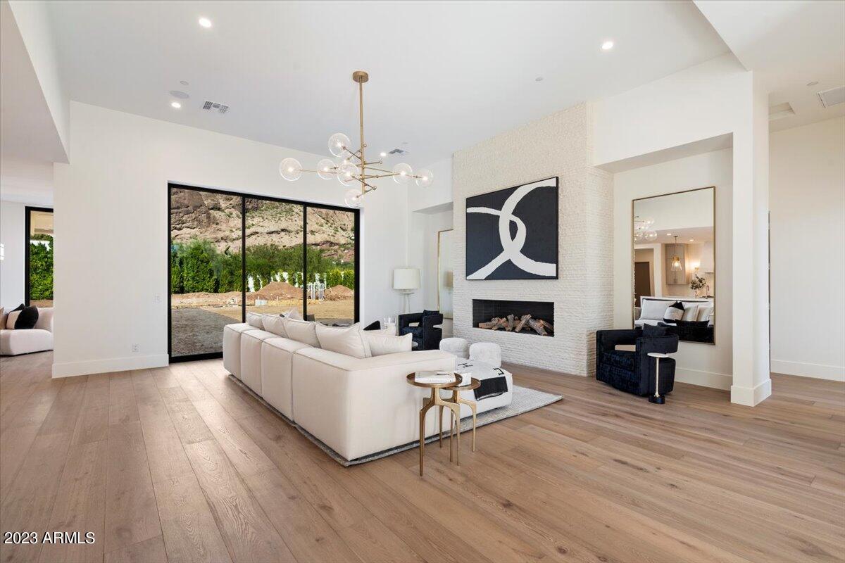 CAMELBACK SIERRA - Residential