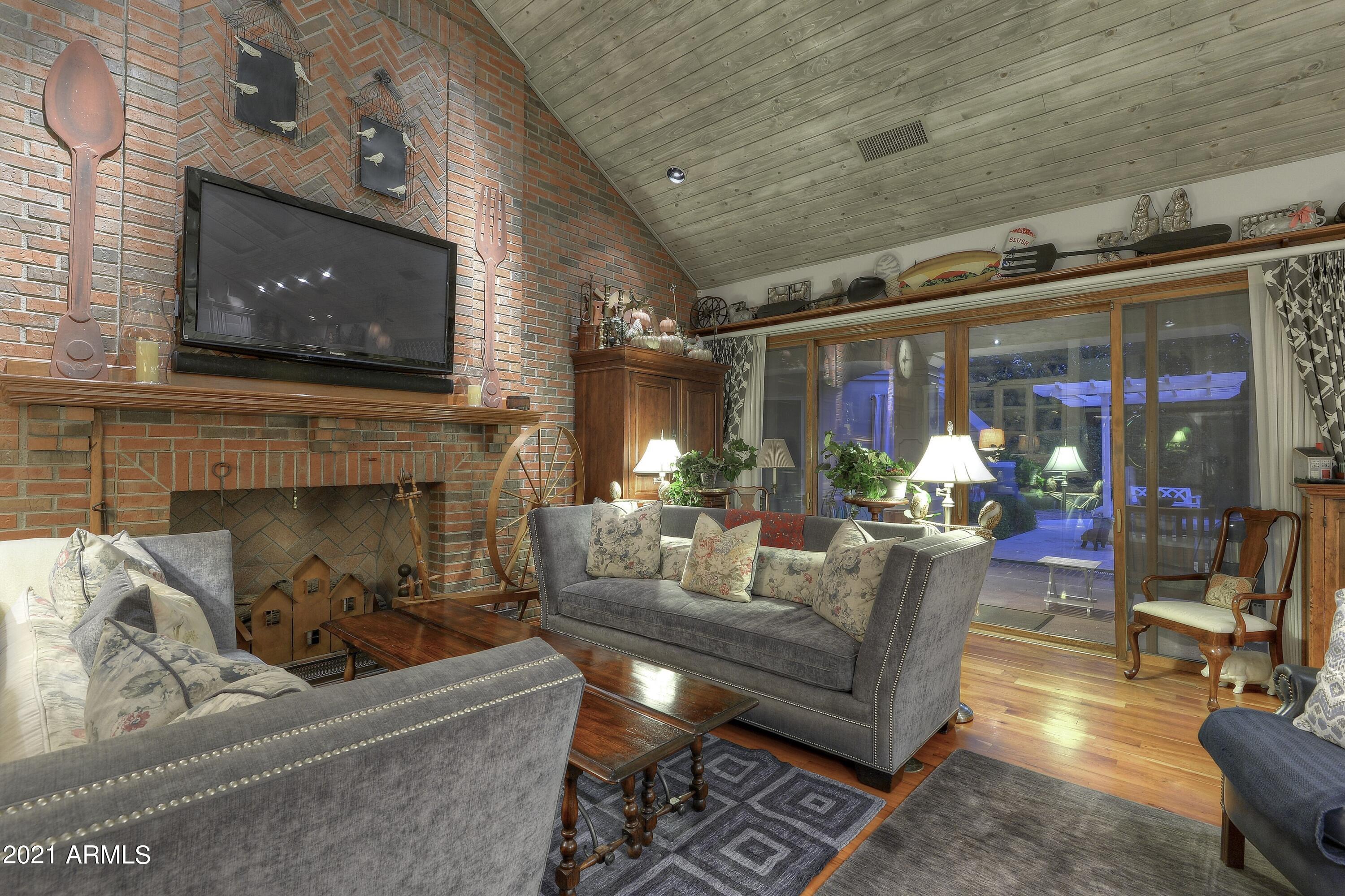 CASA BLANCA ESTATES LOT 20-37 & TR A - Residential