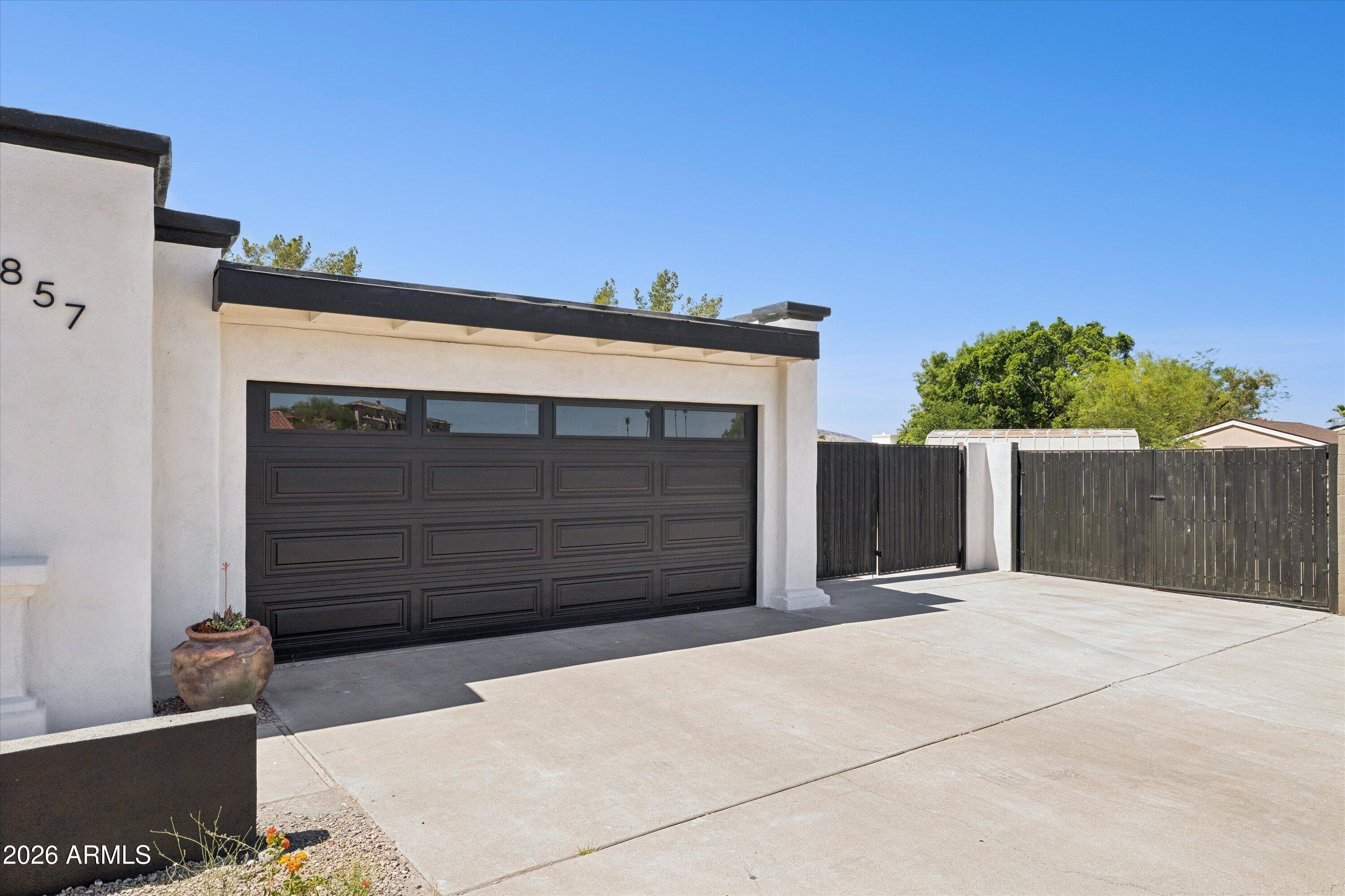 HIDDEN HILLS - Residential