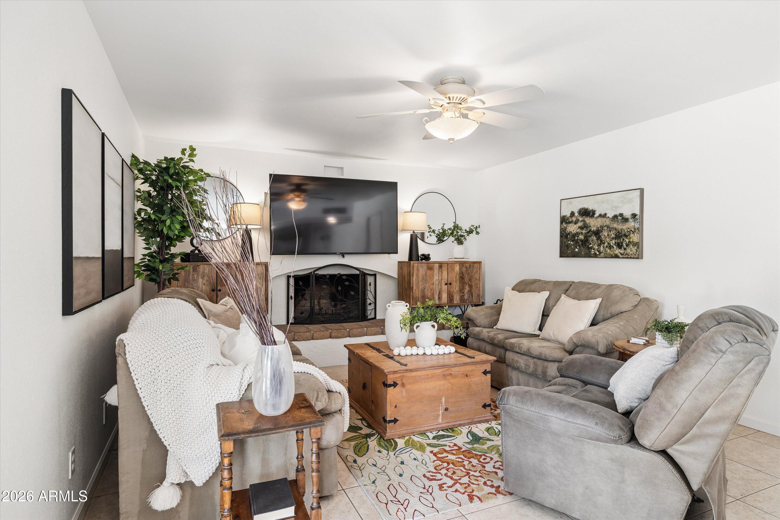 HIDDEN HILLS - Residential