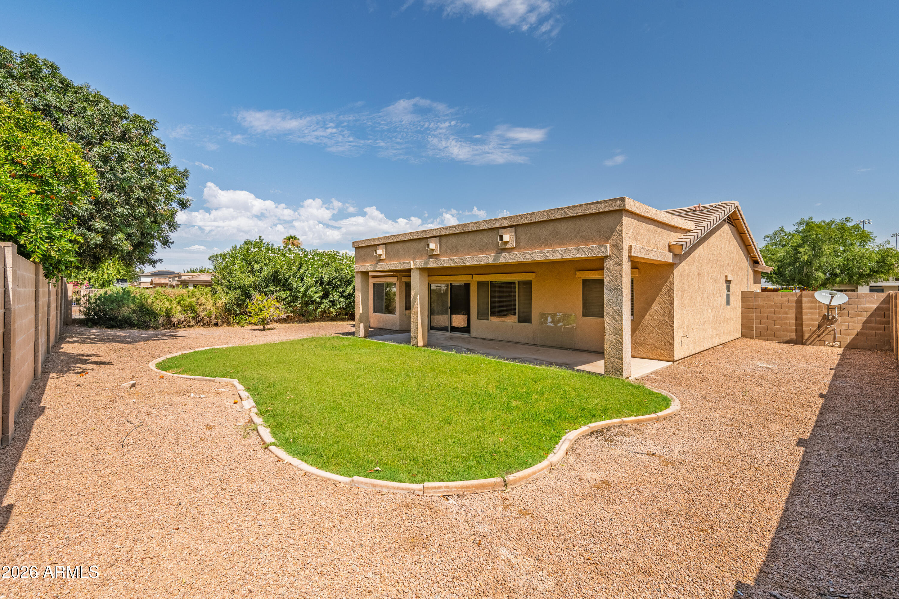 QUEENLAND MANOR - Residential
