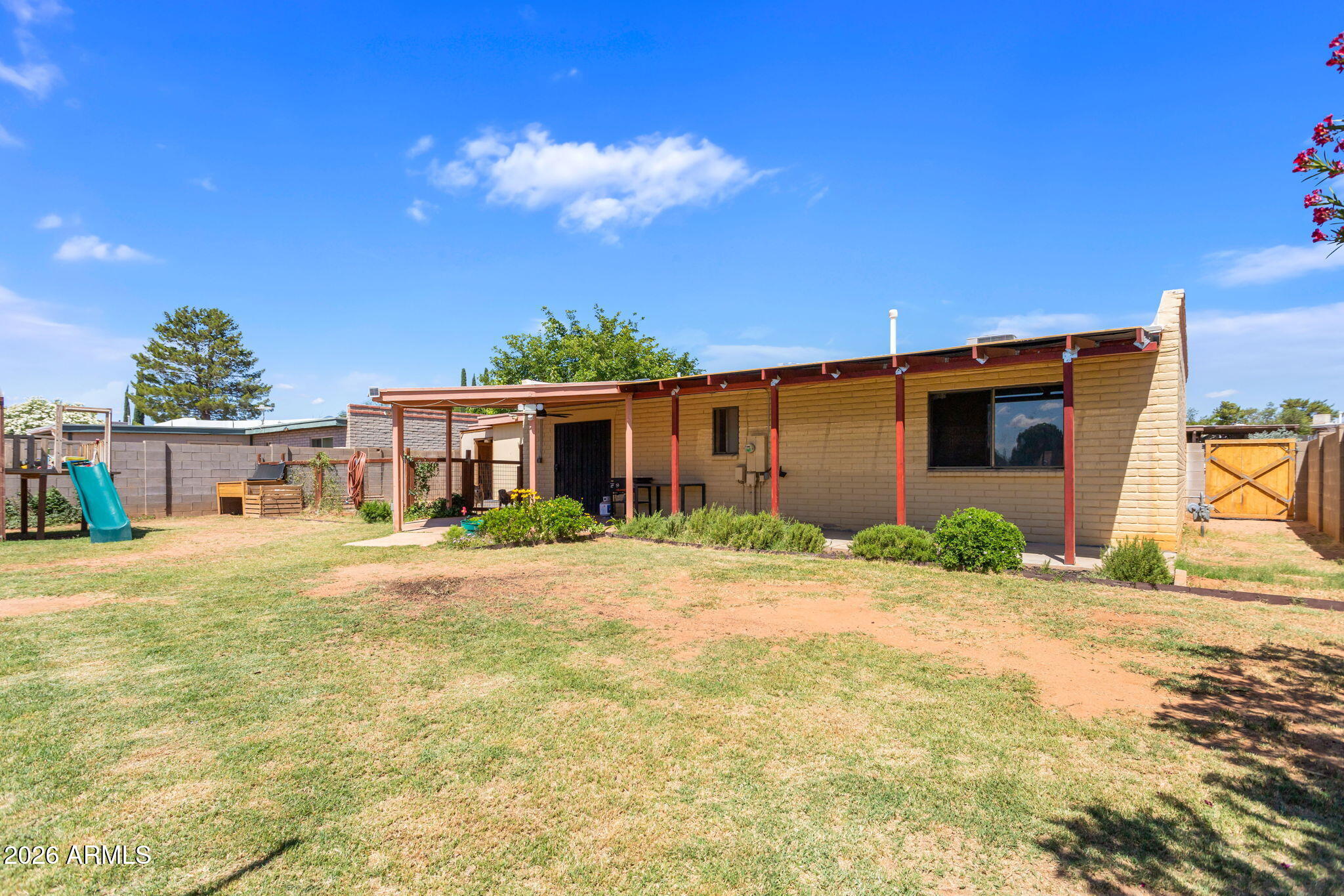 MONTEBELLO - Residential