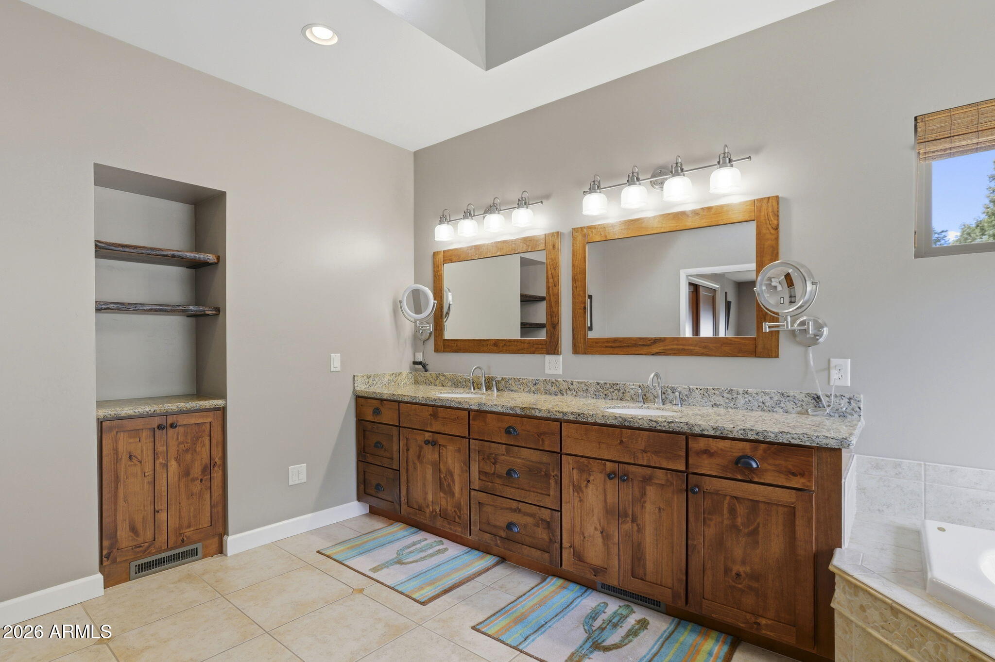 THUMB BUTTE DISTRICT - Residential