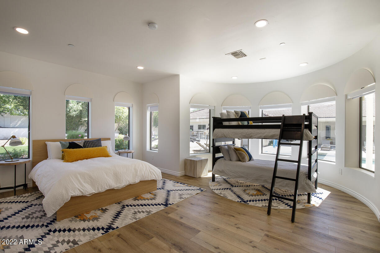 SCOTTSDALE FOOTHILLS - Residential