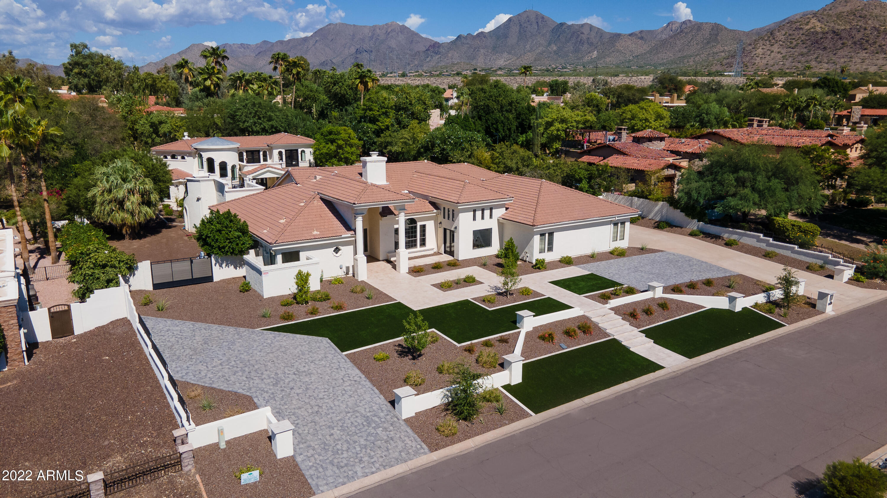 SCOTTSDALE FOOTHILLS - Residential