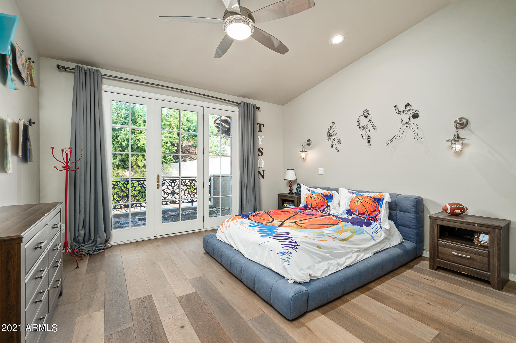 PARADISE MANSION ESTATES - Residential