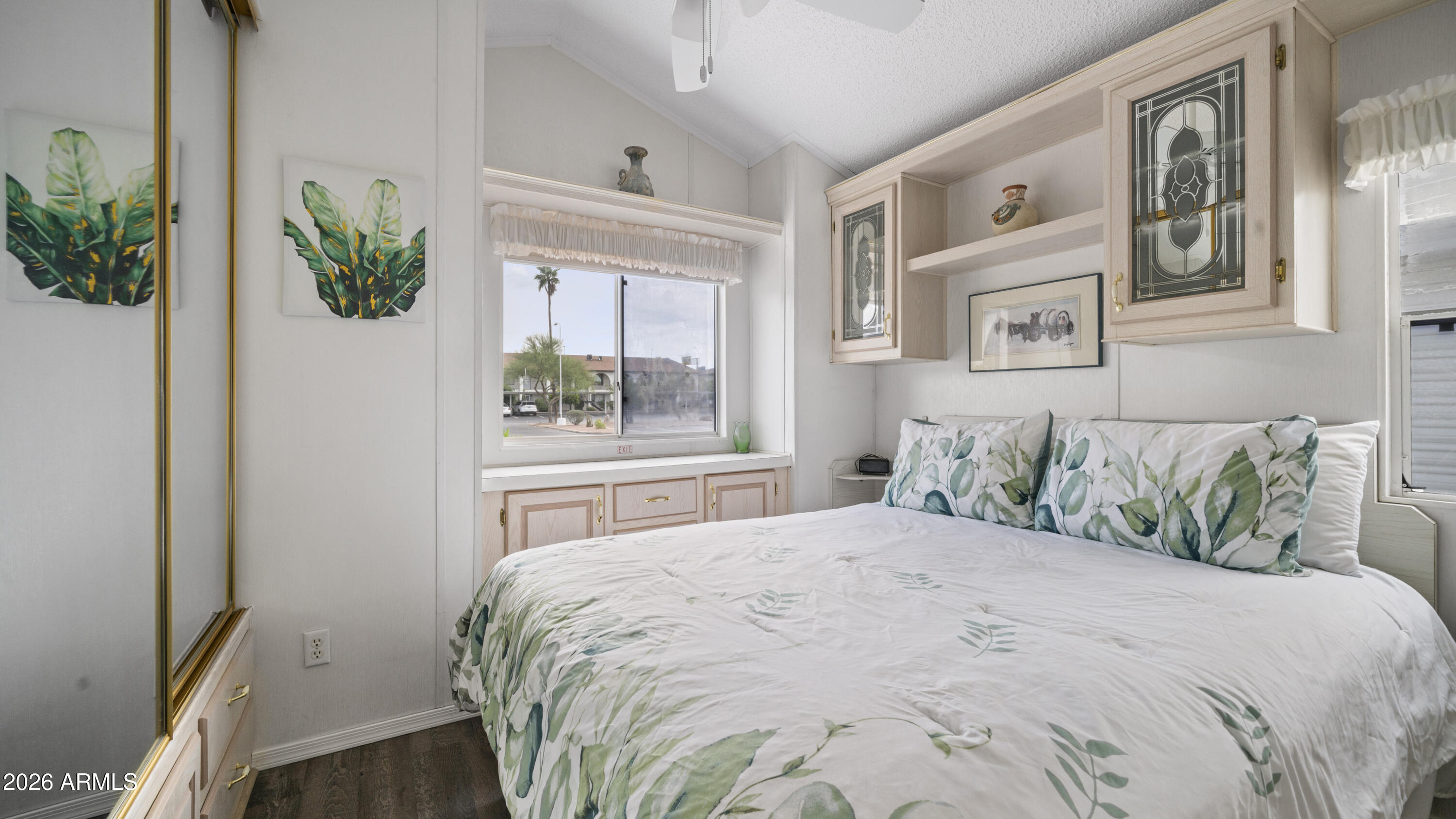 GOLDEN VISTA - Residential