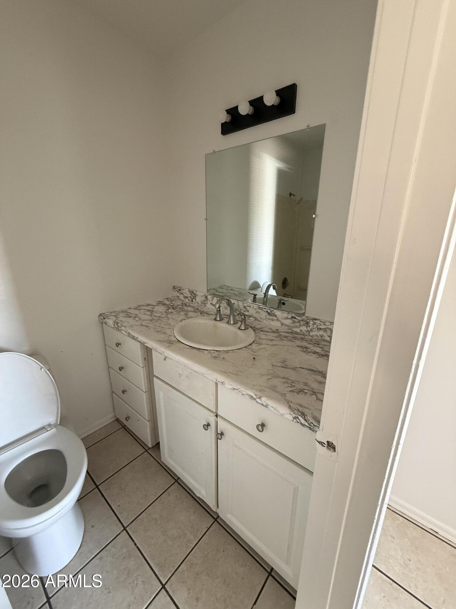 LINDSAY MANOR - Residential Lease