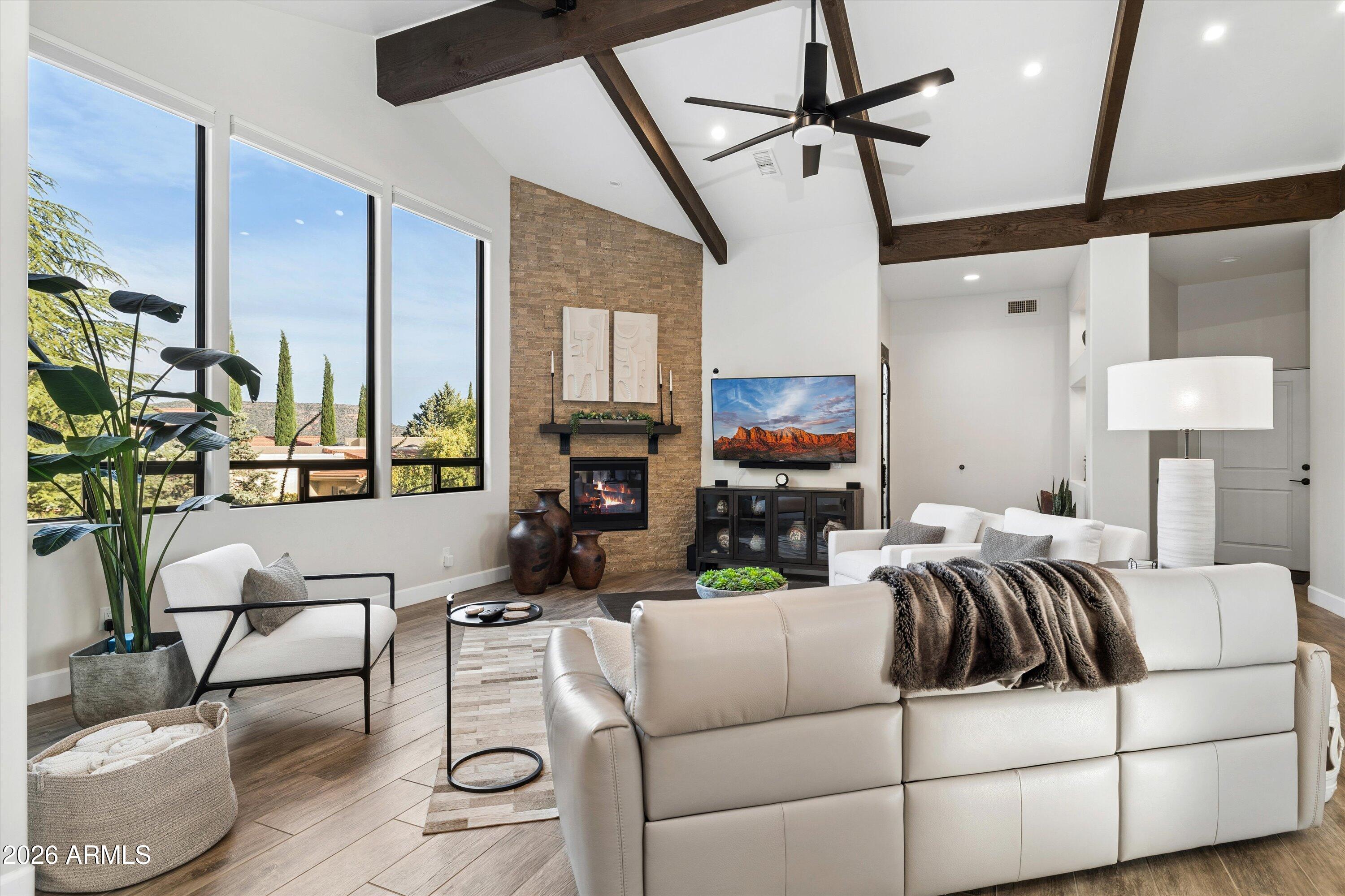 RED ROCK COVE - Residential