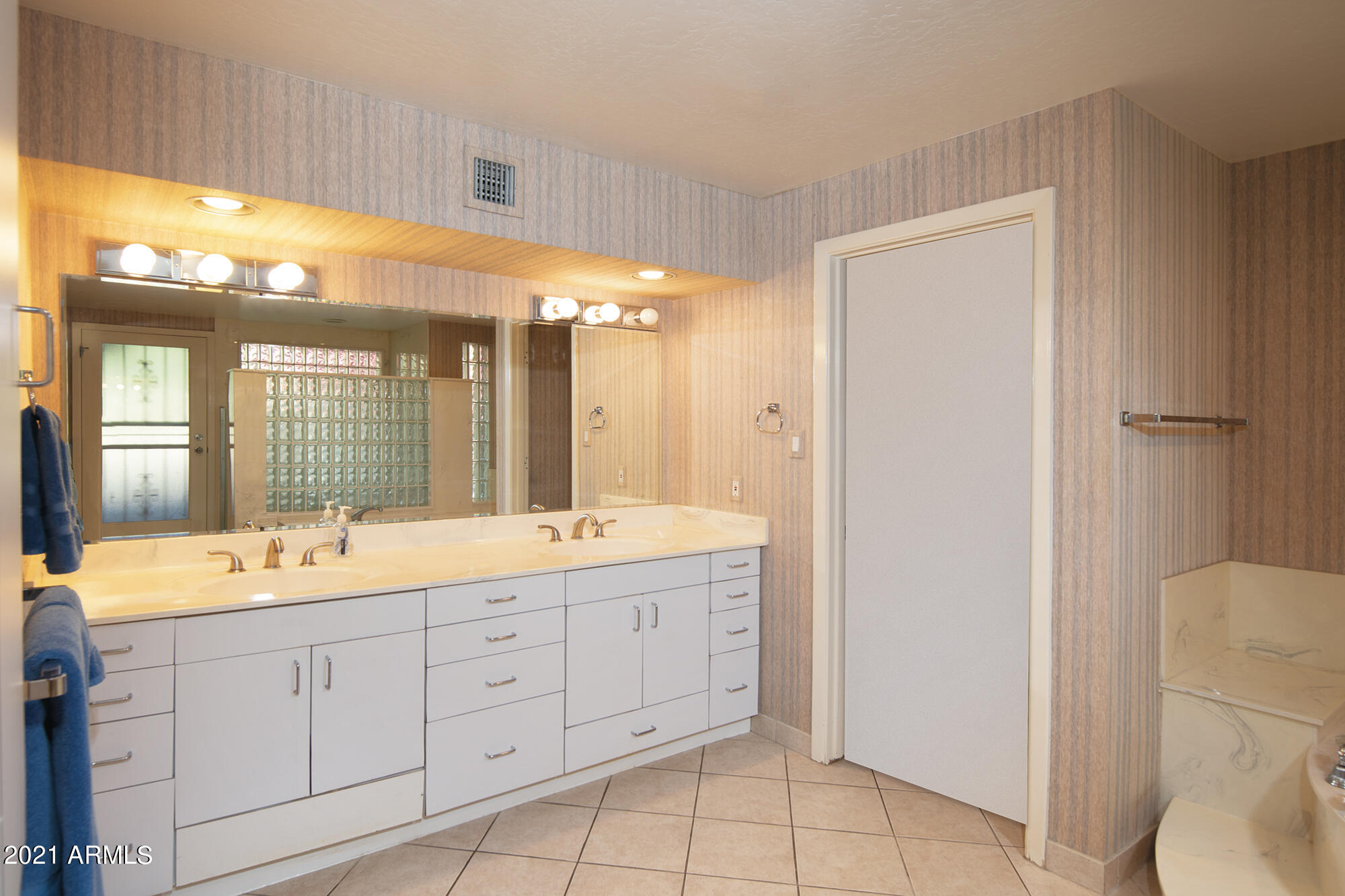 PARADISE HILLS - Residential