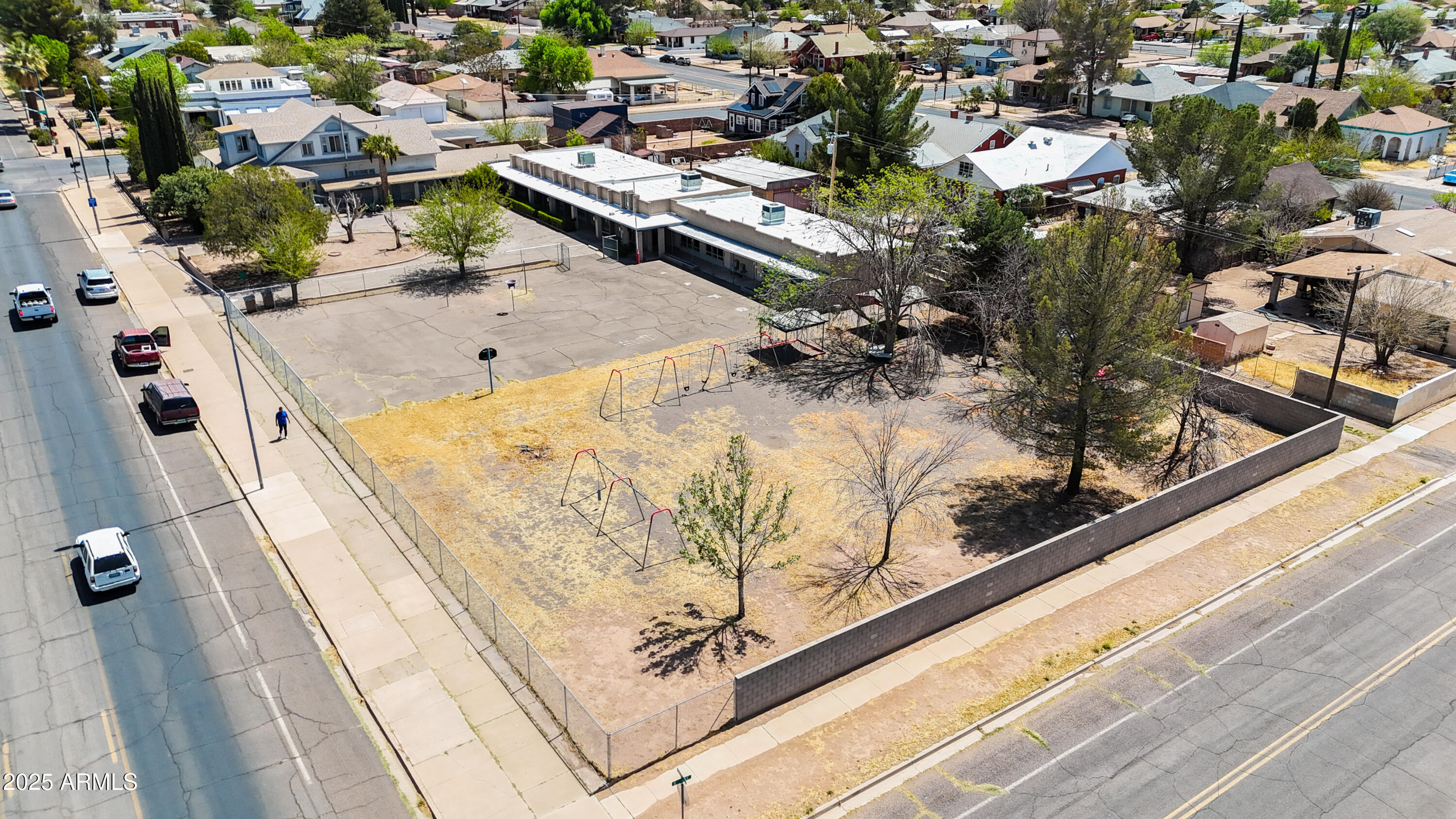 DOUGLAS - Commercial Sale