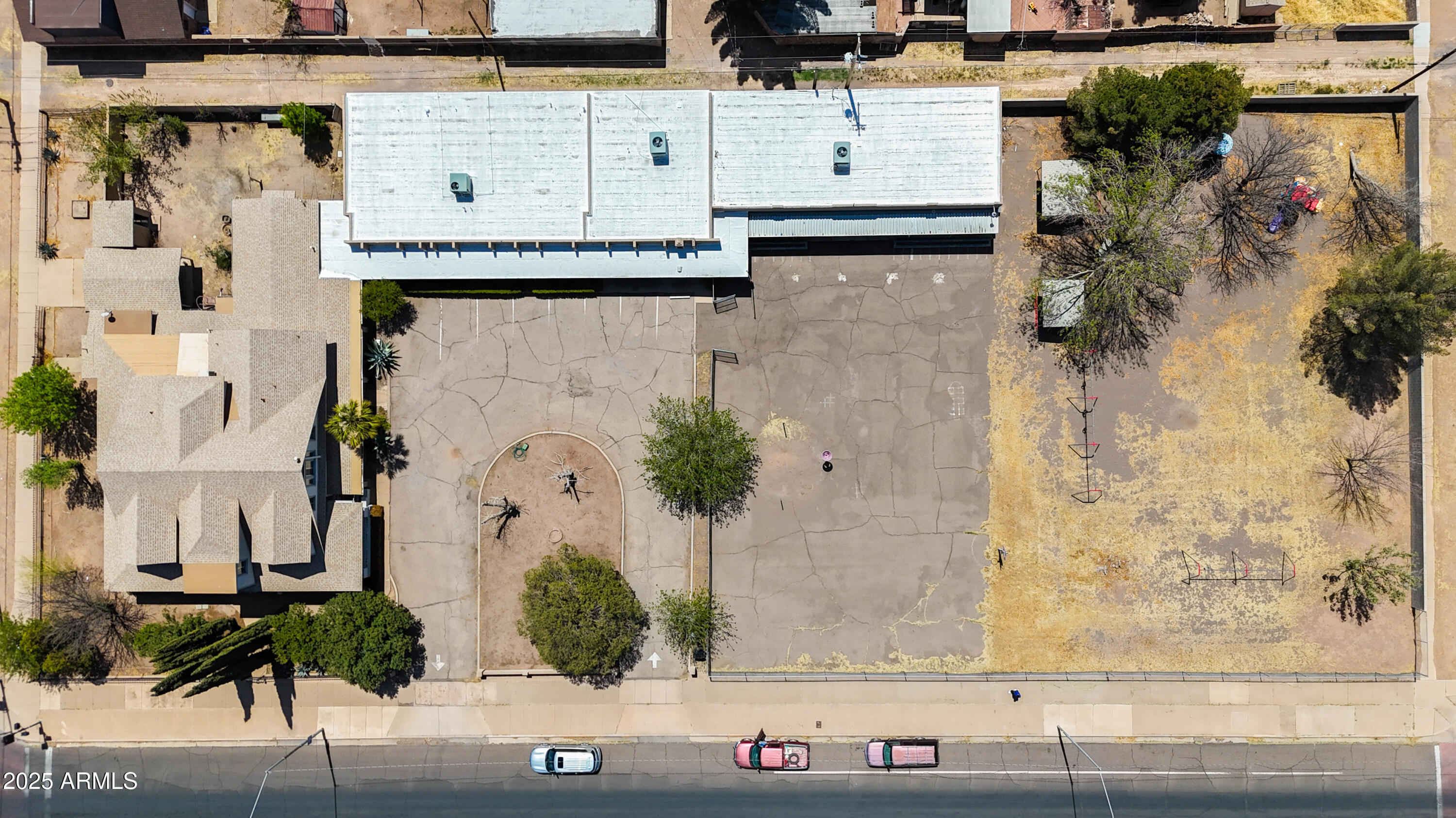DOUGLAS - Commercial Sale