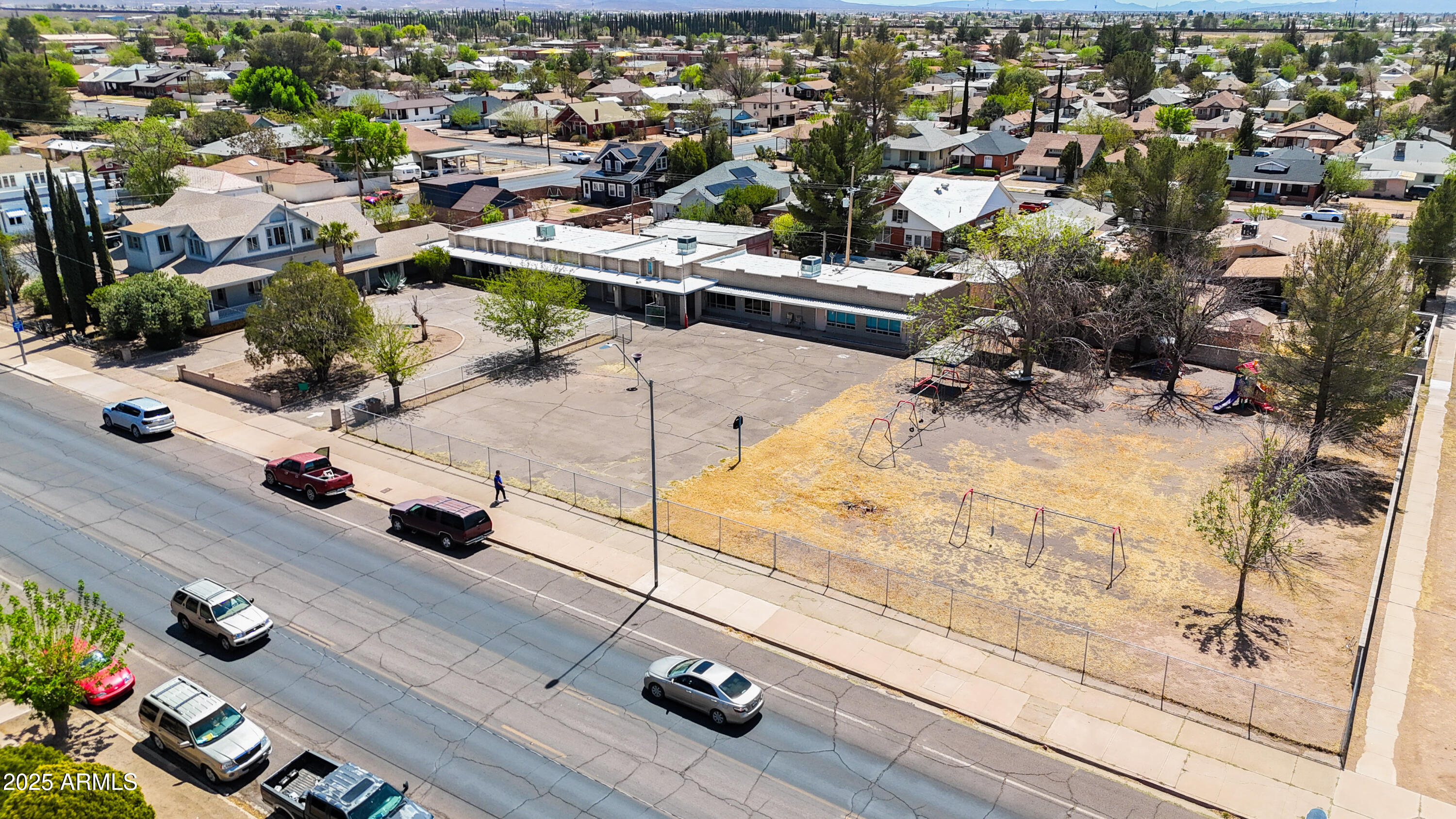 DOUGLAS - Commercial Sale