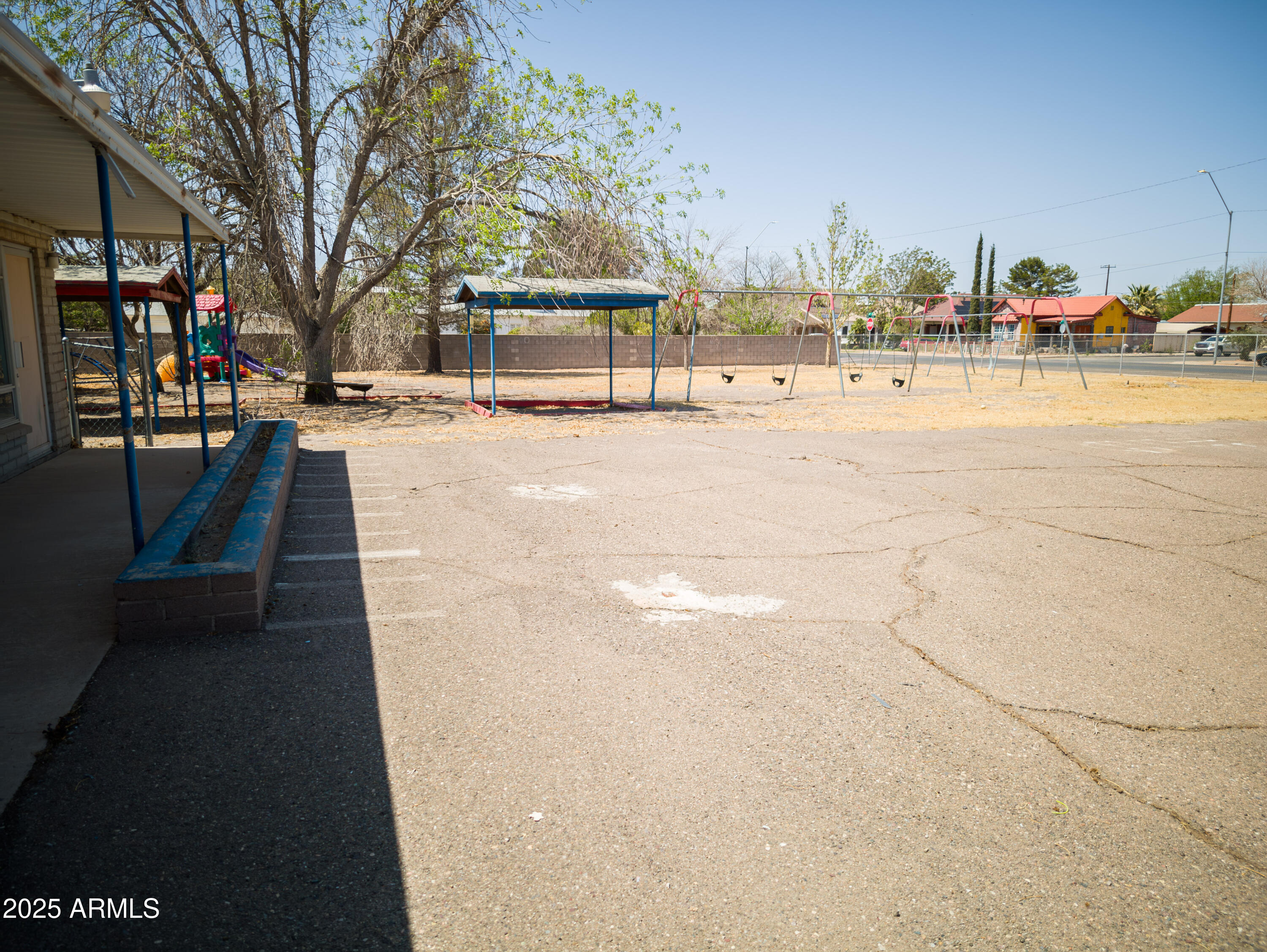 DOUGLAS - Commercial Sale