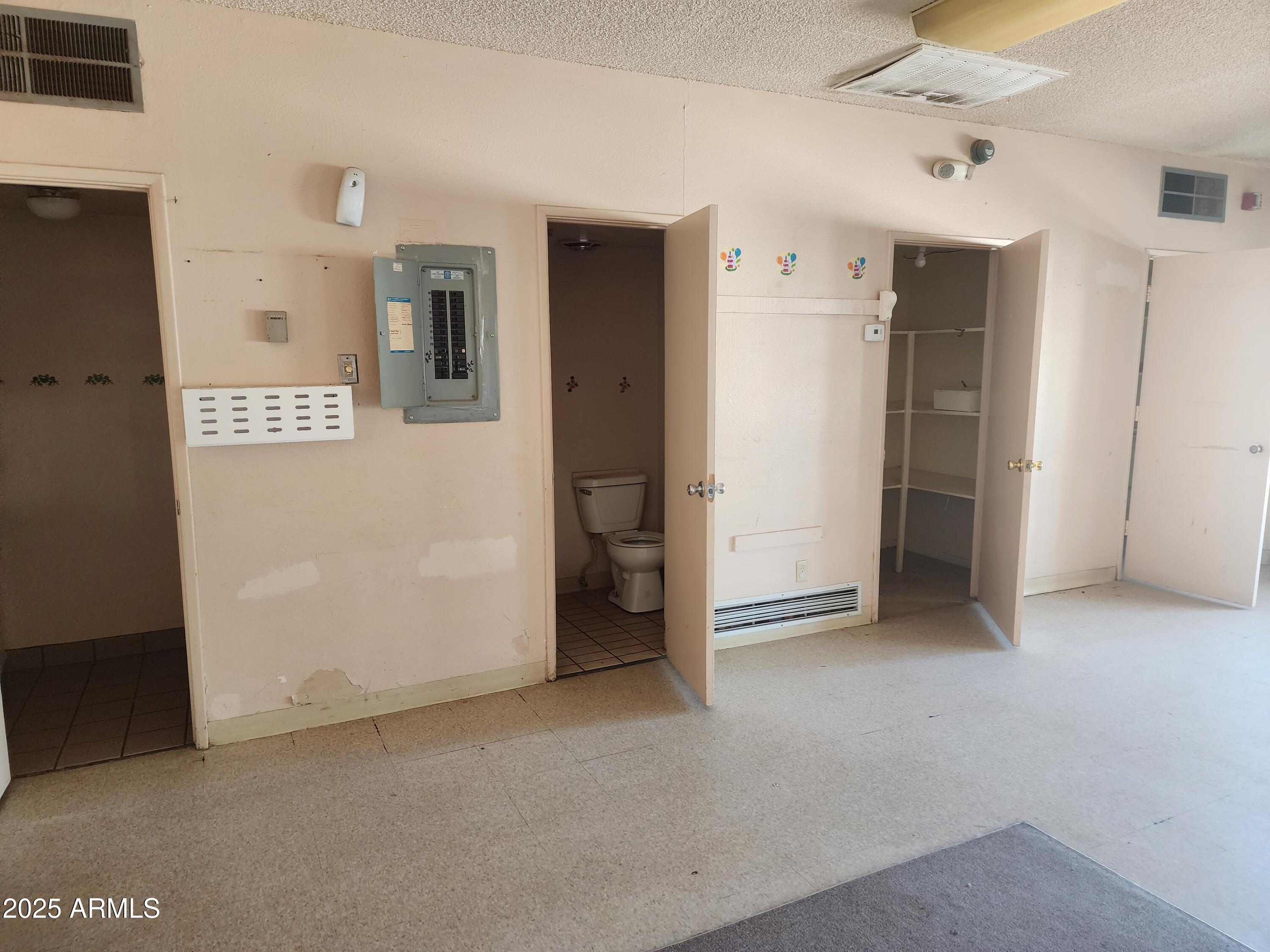 DOUGLAS - Commercial Sale