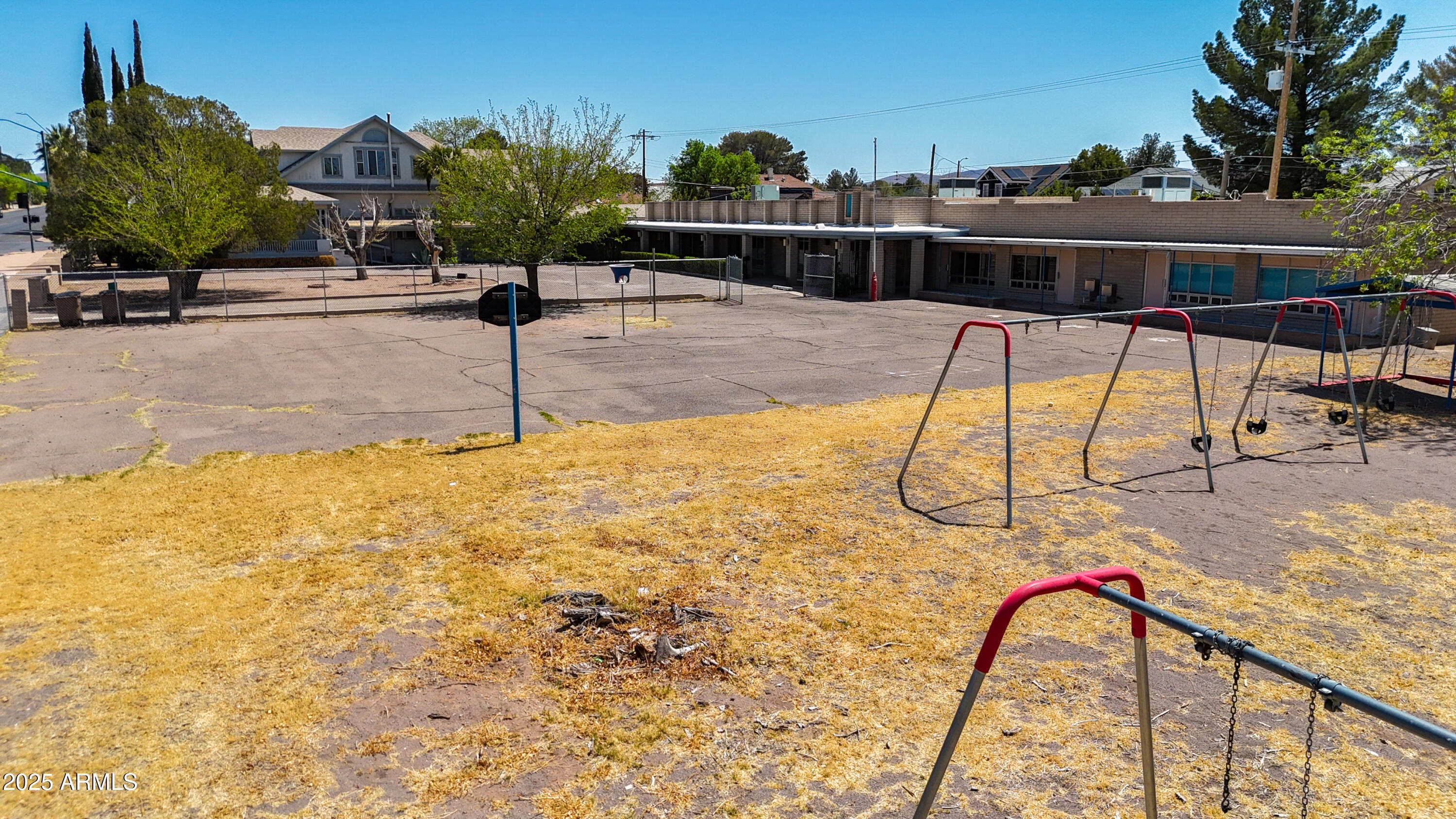 DOUGLAS - Commercial Sale