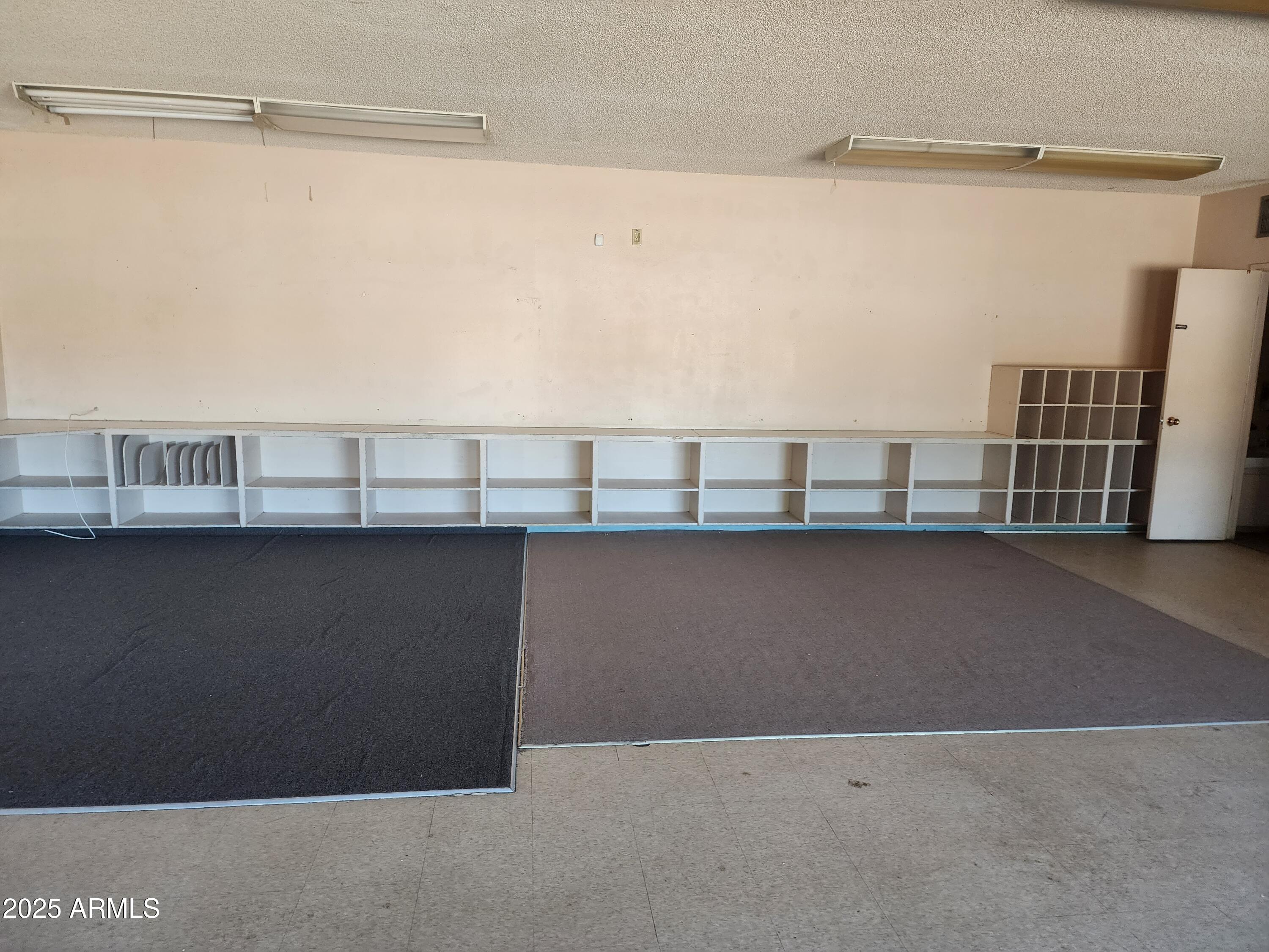 DOUGLAS - Commercial Sale