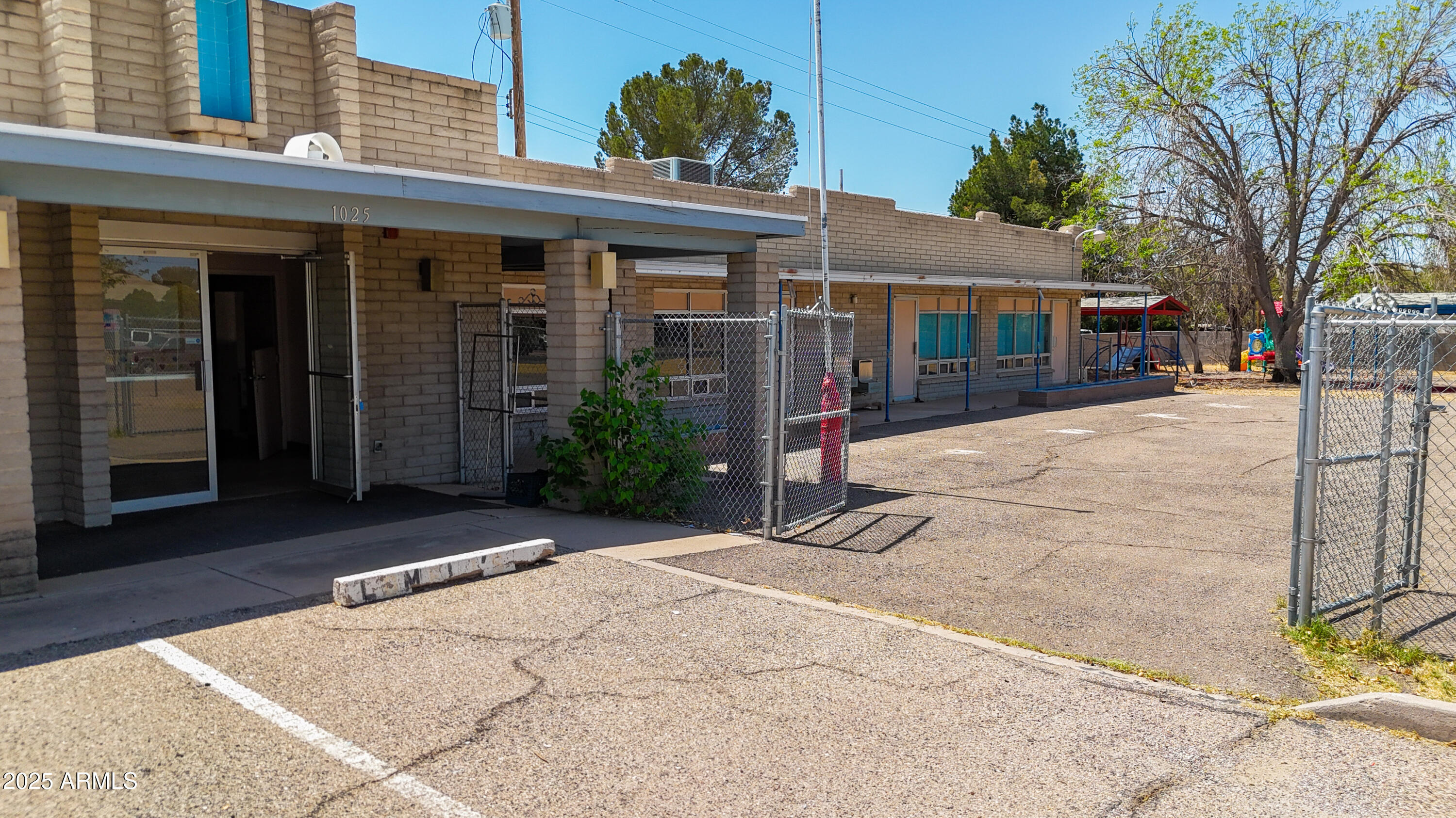 DOUGLAS - Commercial Sale