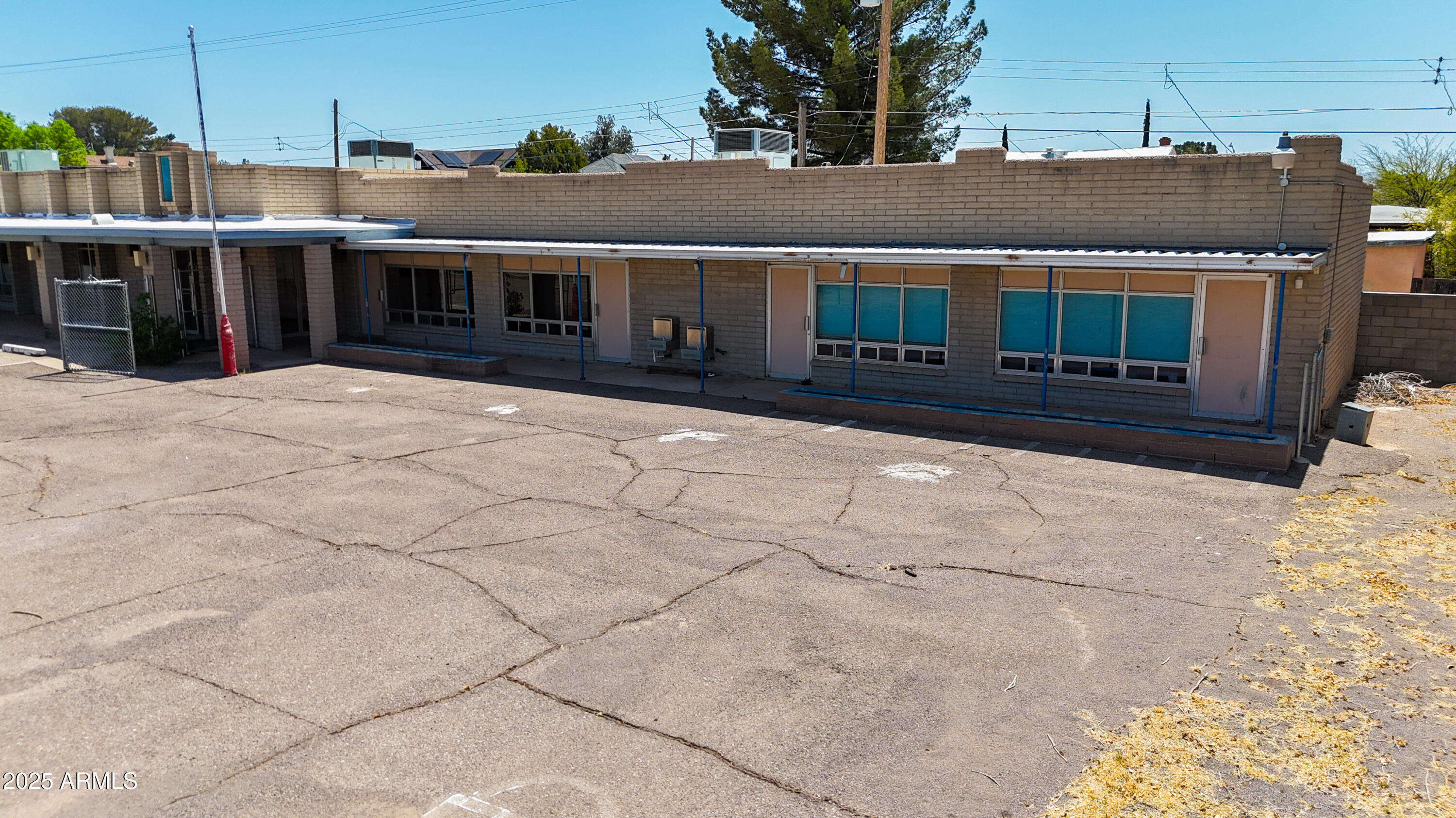 DOUGLAS - Commercial Sale