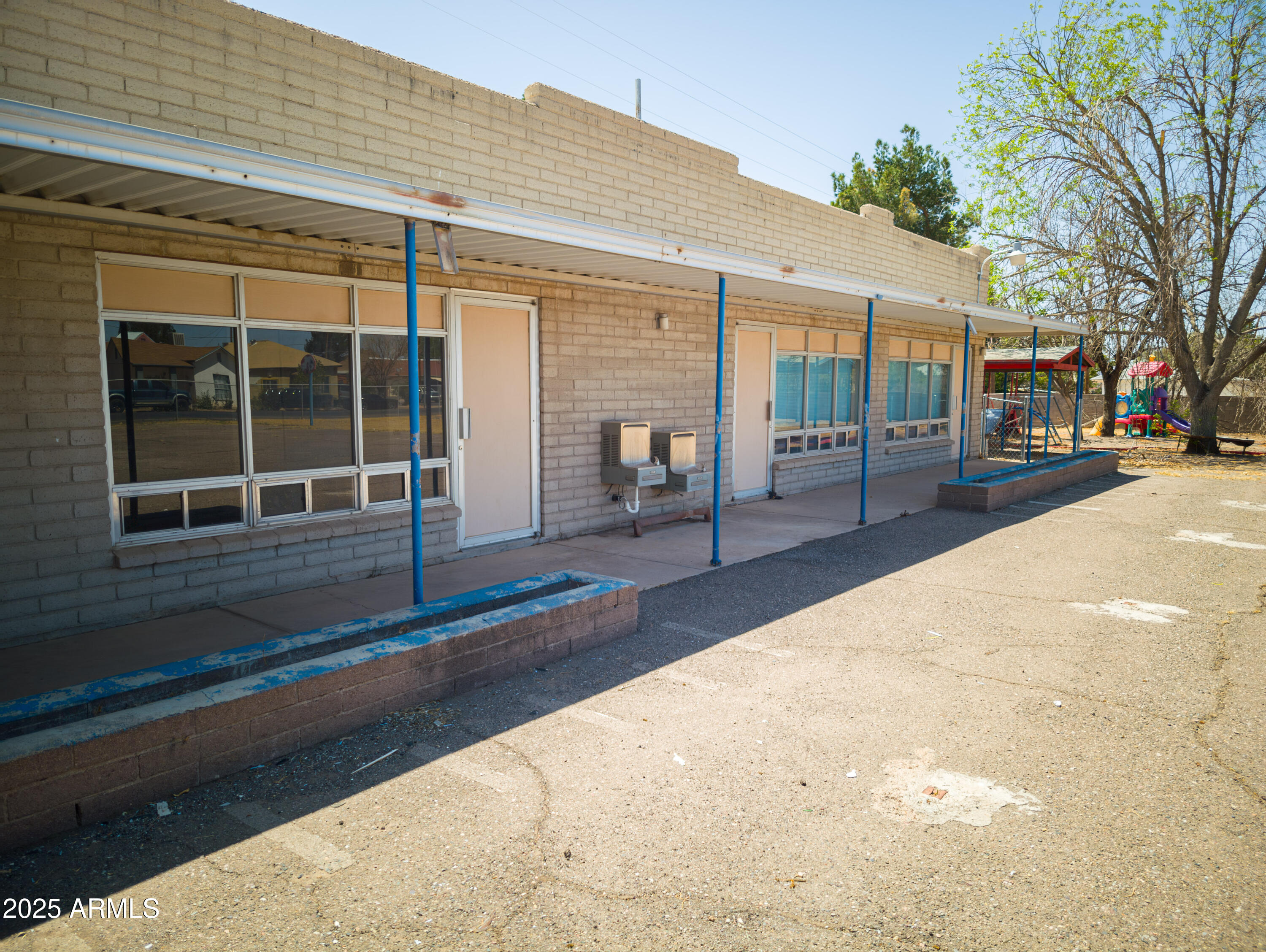 DOUGLAS - Commercial Sale