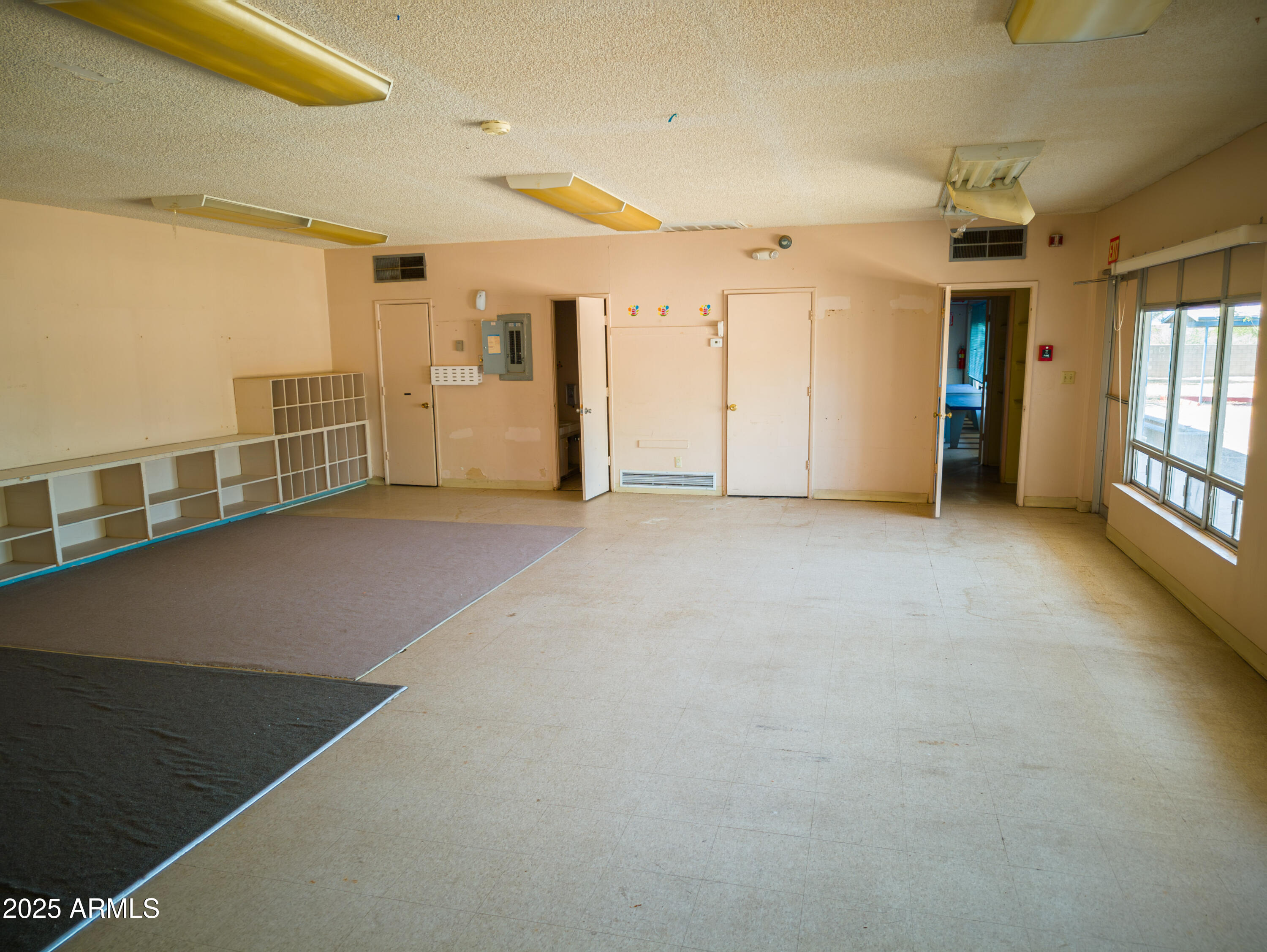 DOUGLAS - Commercial Sale
