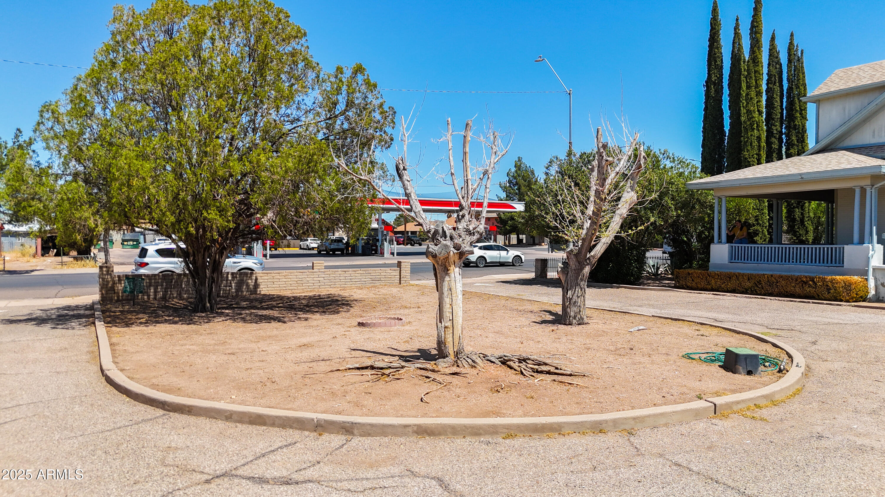 DOUGLAS - Commercial Sale