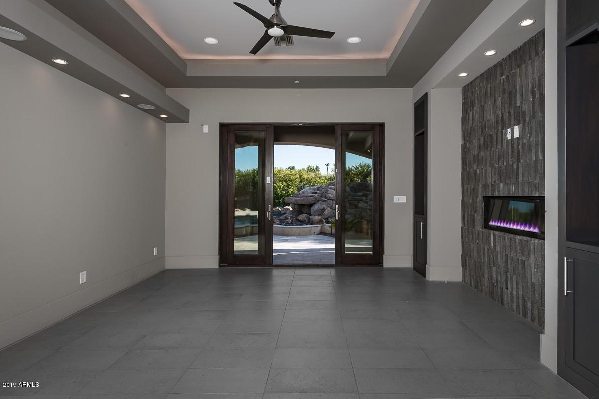 PARADISE HILLS - Residential