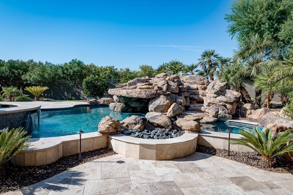 PARADISE HILLS - Residential