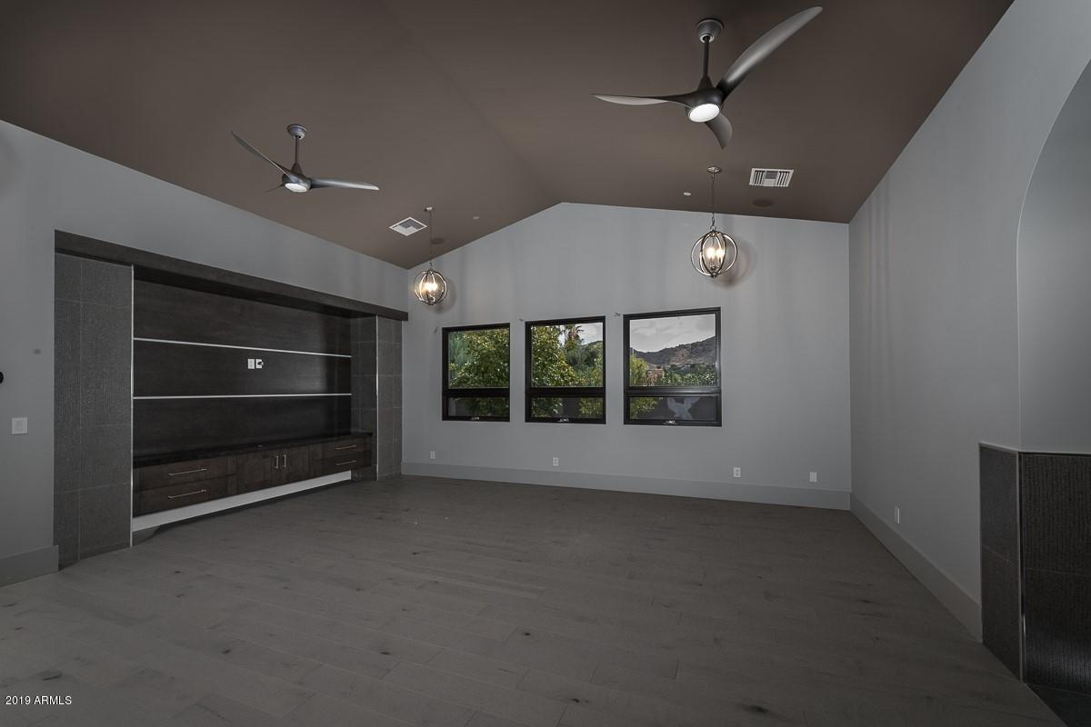 PARADISE HILLS - Residential