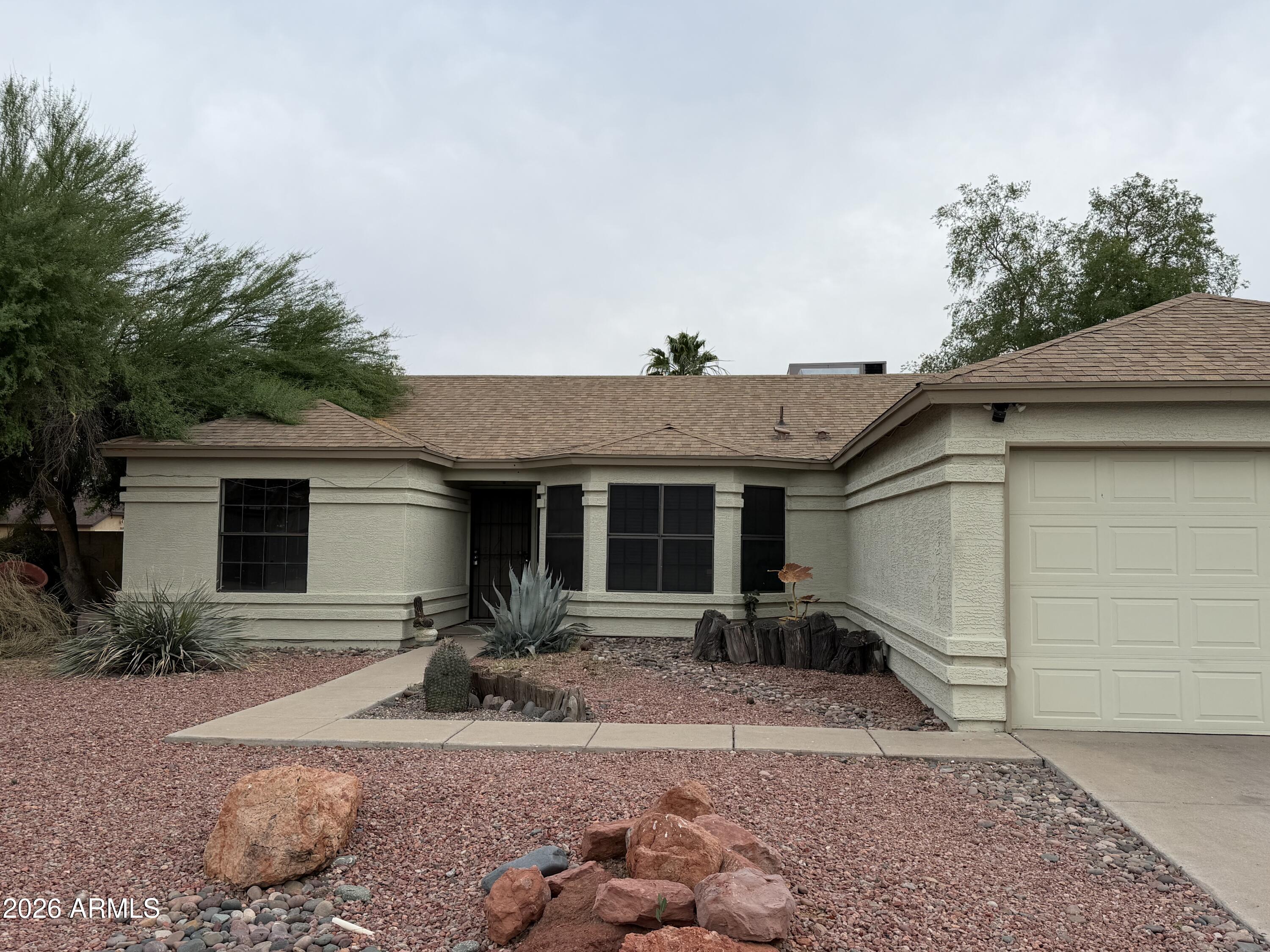 Open split floor plan. Great Room is open to Dining Area, has Fireplace, vaulted ceilings, it is open to modern kitchen. All bedrooms have laminate wood flooring. Spacious corner lot. Home is located within walking distance to the school. All appliances are included. Ready for move-in.