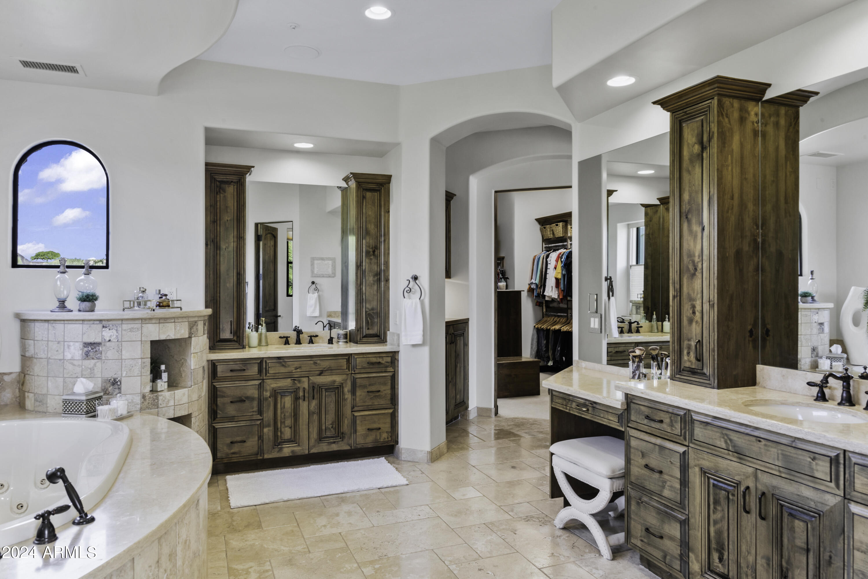 GOLDIE BROWN PINNACLE PEAK RANCH - Residential