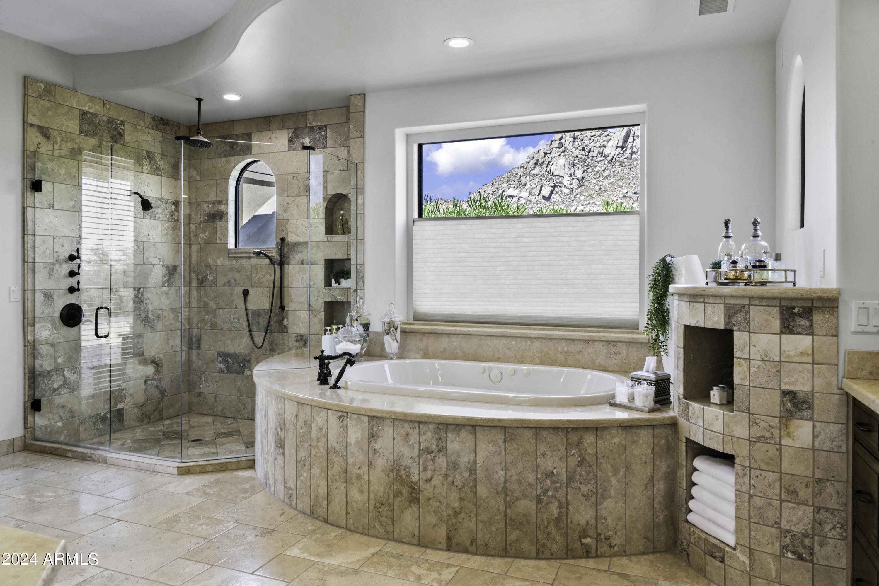 GOLDIE BROWN PINNACLE PEAK RANCH - Residential