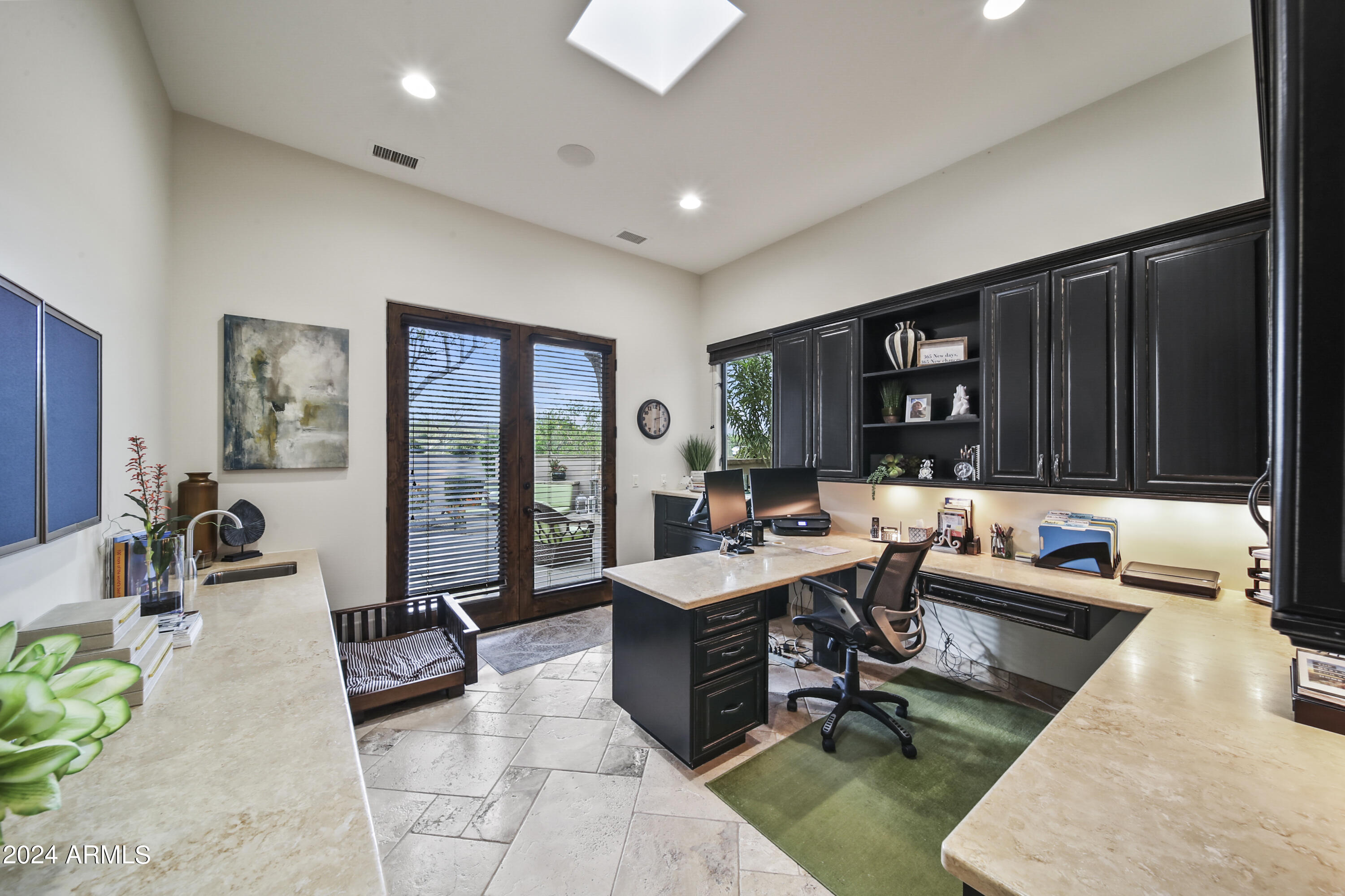 GOLDIE BROWN PINNACLE PEAK RANCH - Residential