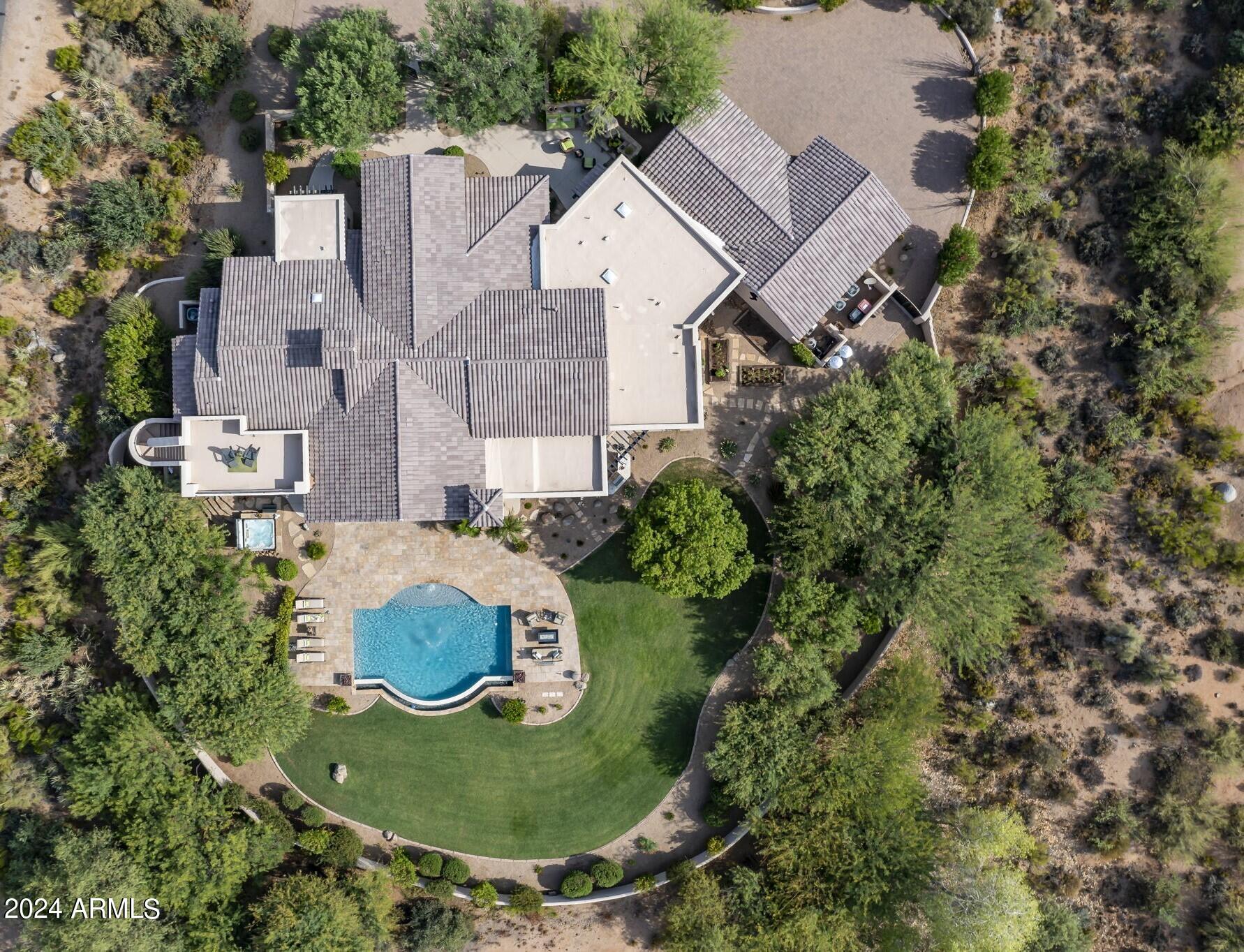 GOLDIE BROWN PINNACLE PEAK RANCH - Residential