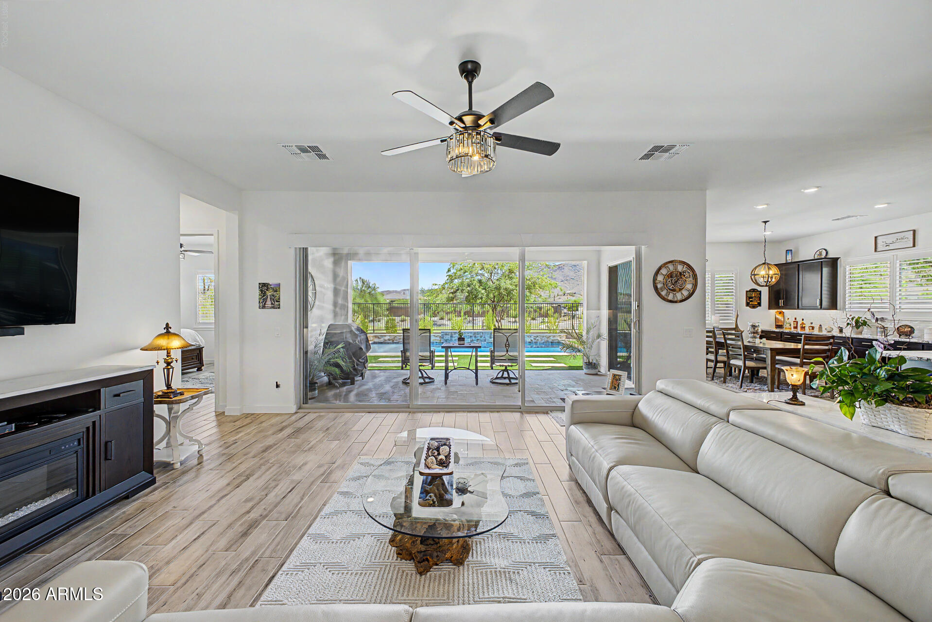 WHISPERING HILLS - Residential