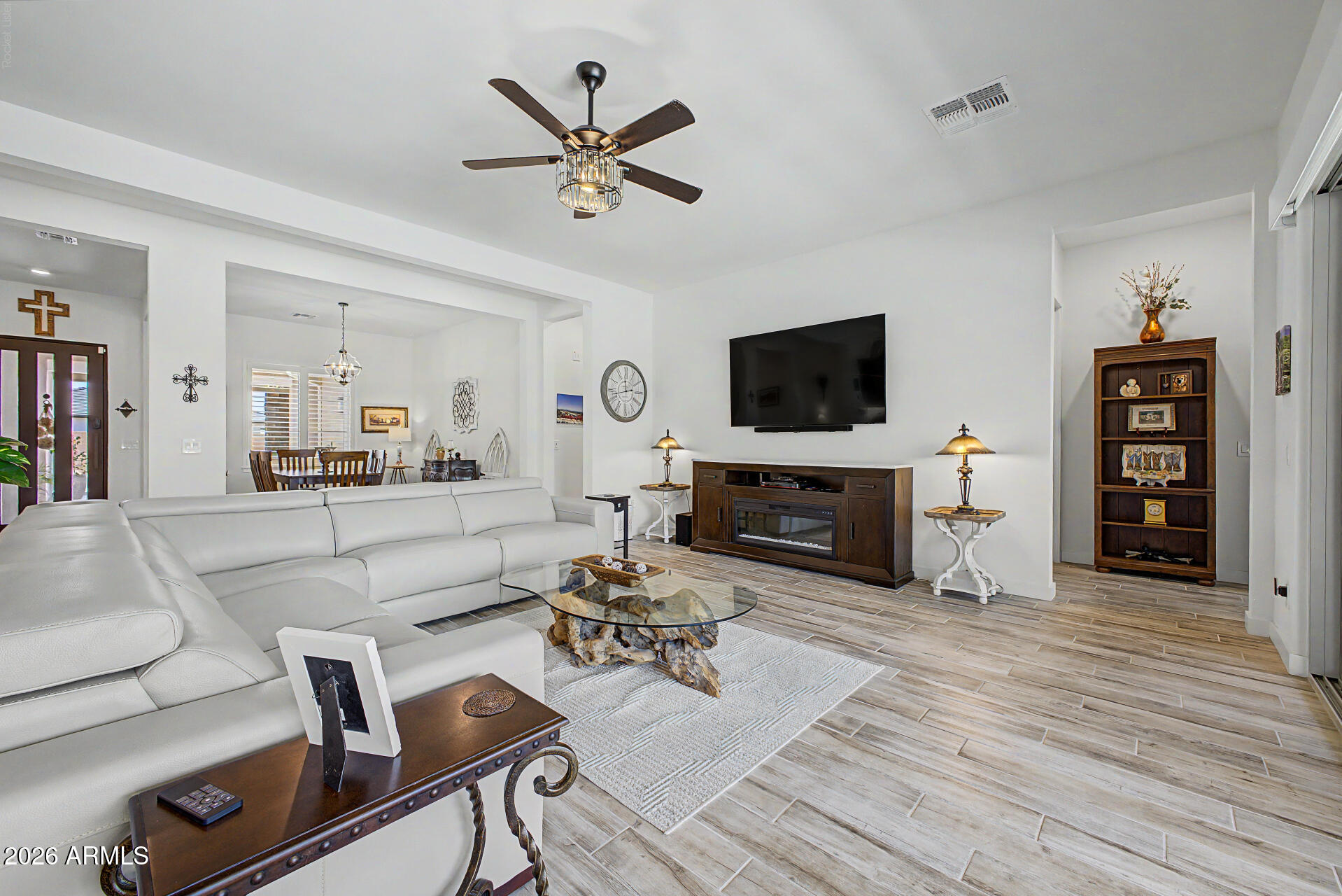 WHISPERING HILLS - Residential