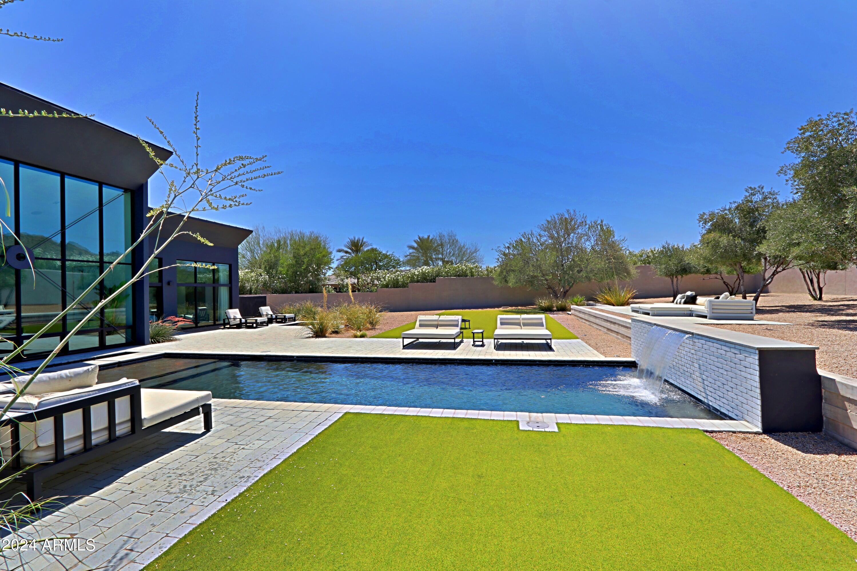 LOS VECINOS - Residential