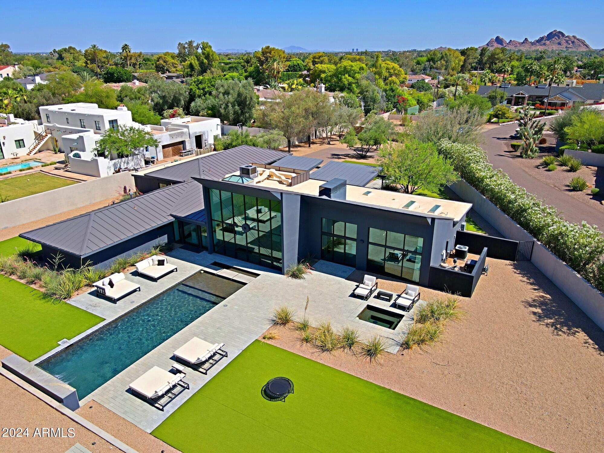 LOS VECINOS - Residential