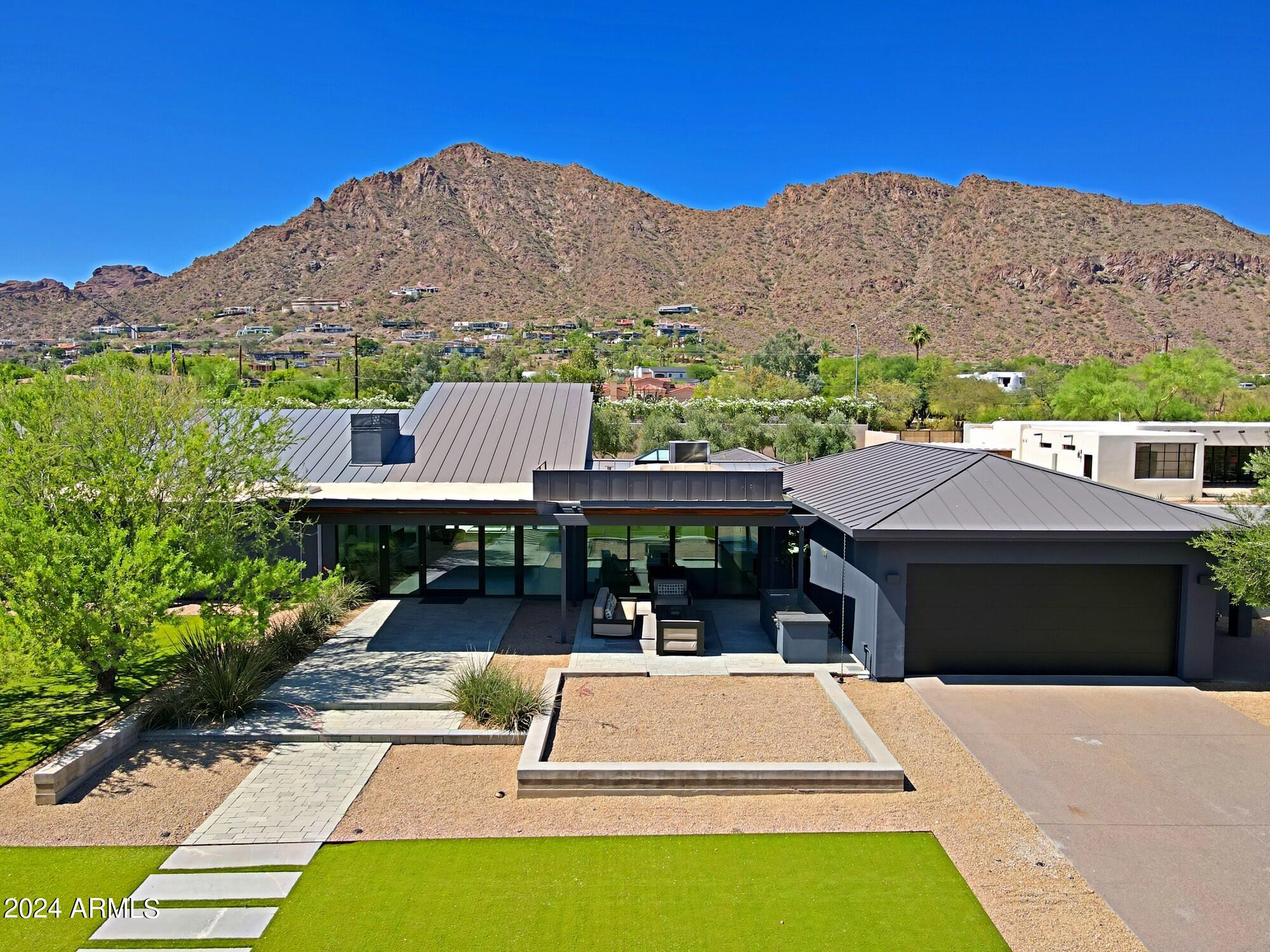 LOS VECINOS - Residential