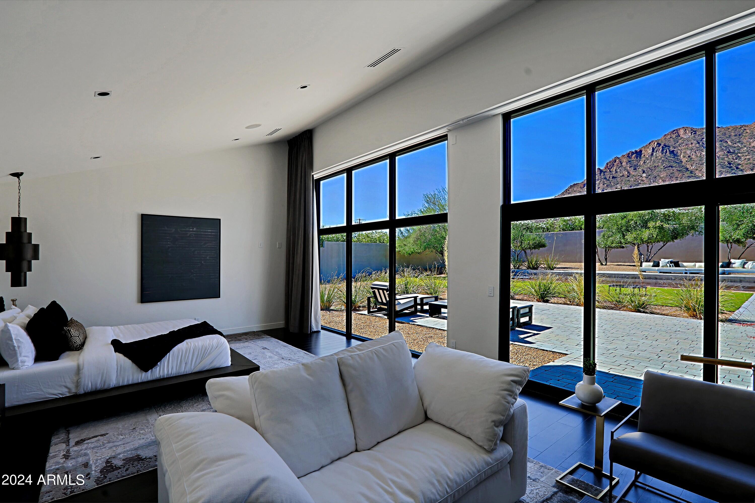 LOS VECINOS - Residential