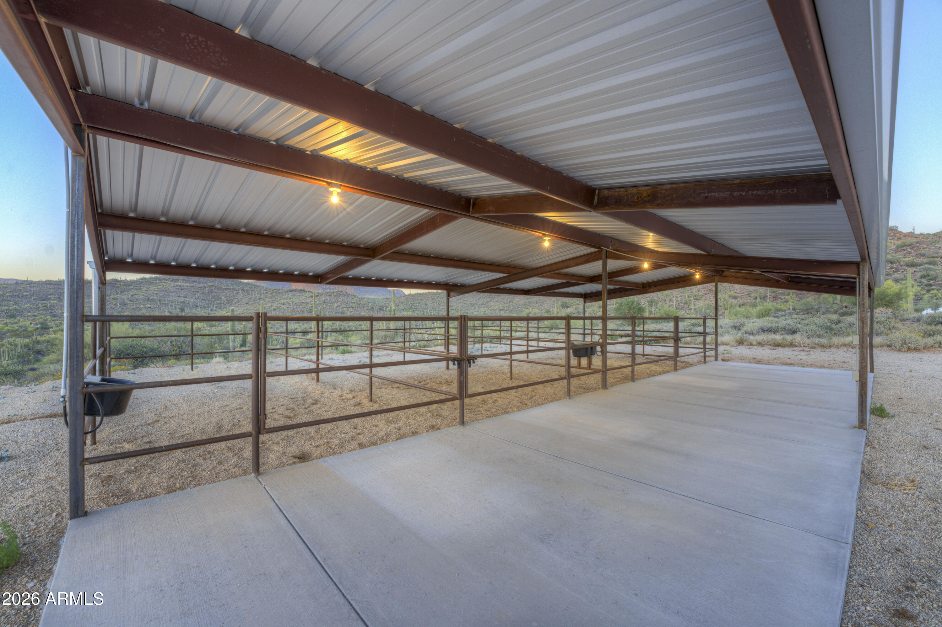 Cave Creek horse property - Residential