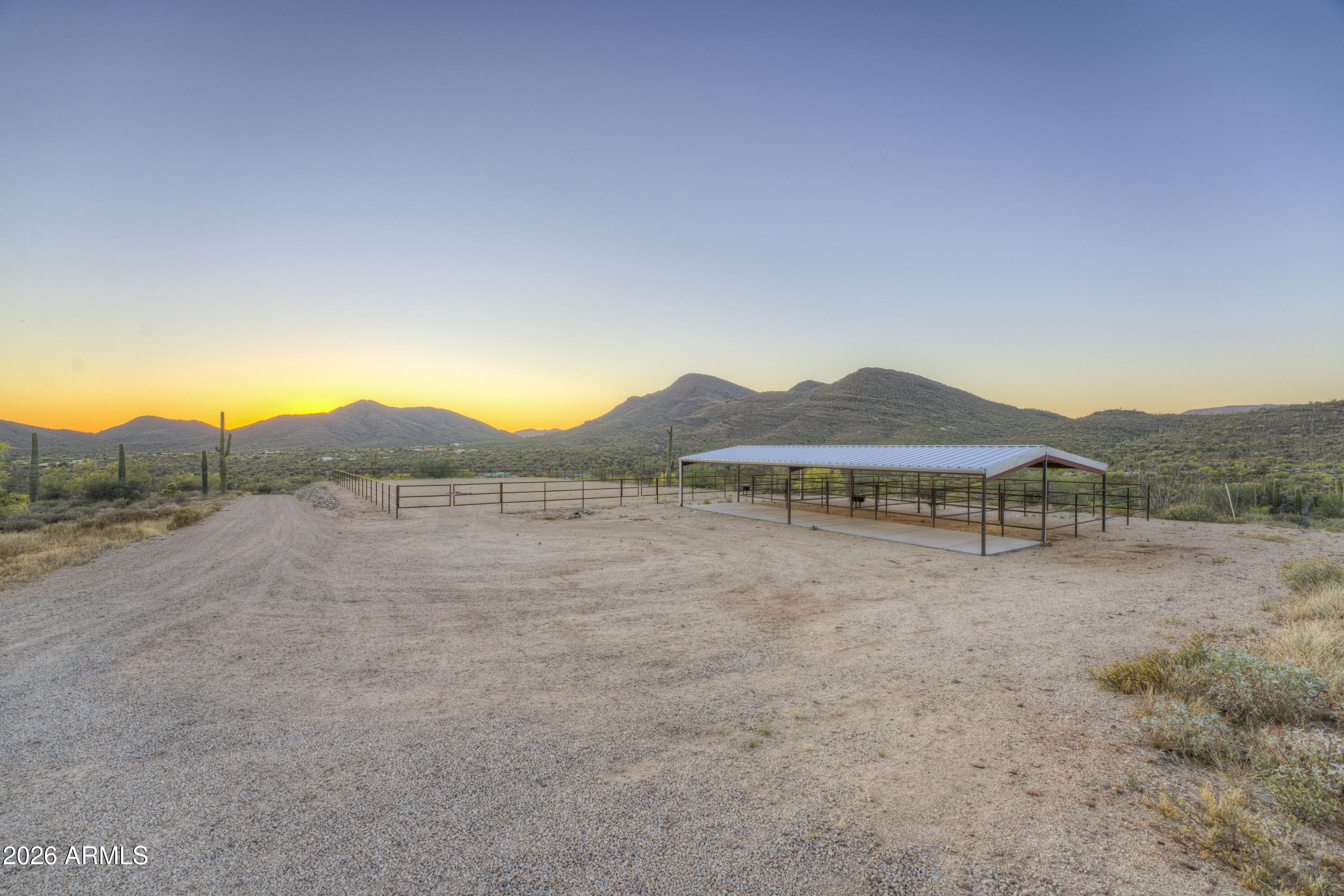 Cave Creek horse property - Residential