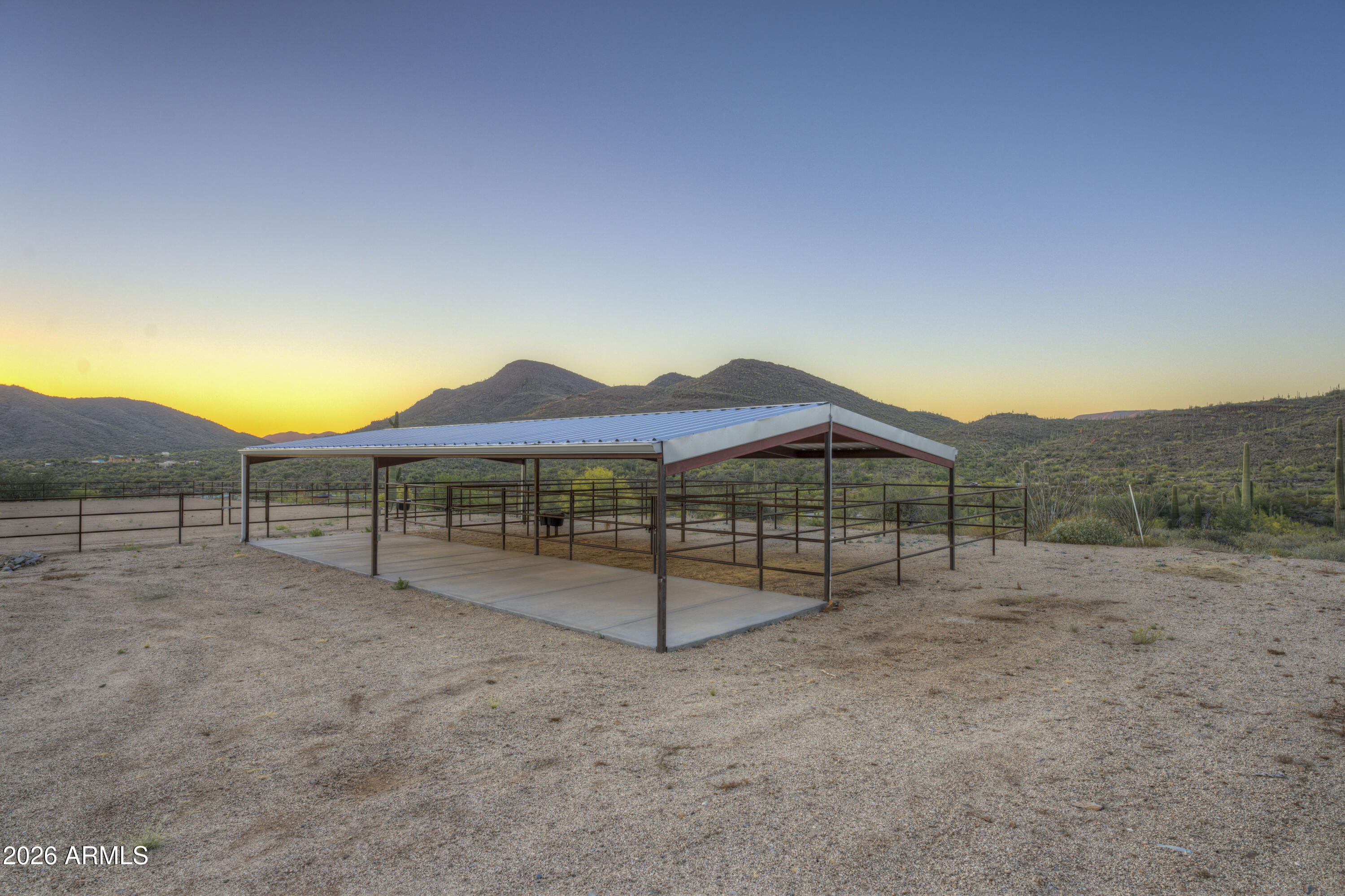 Cave Creek horse property - Residential