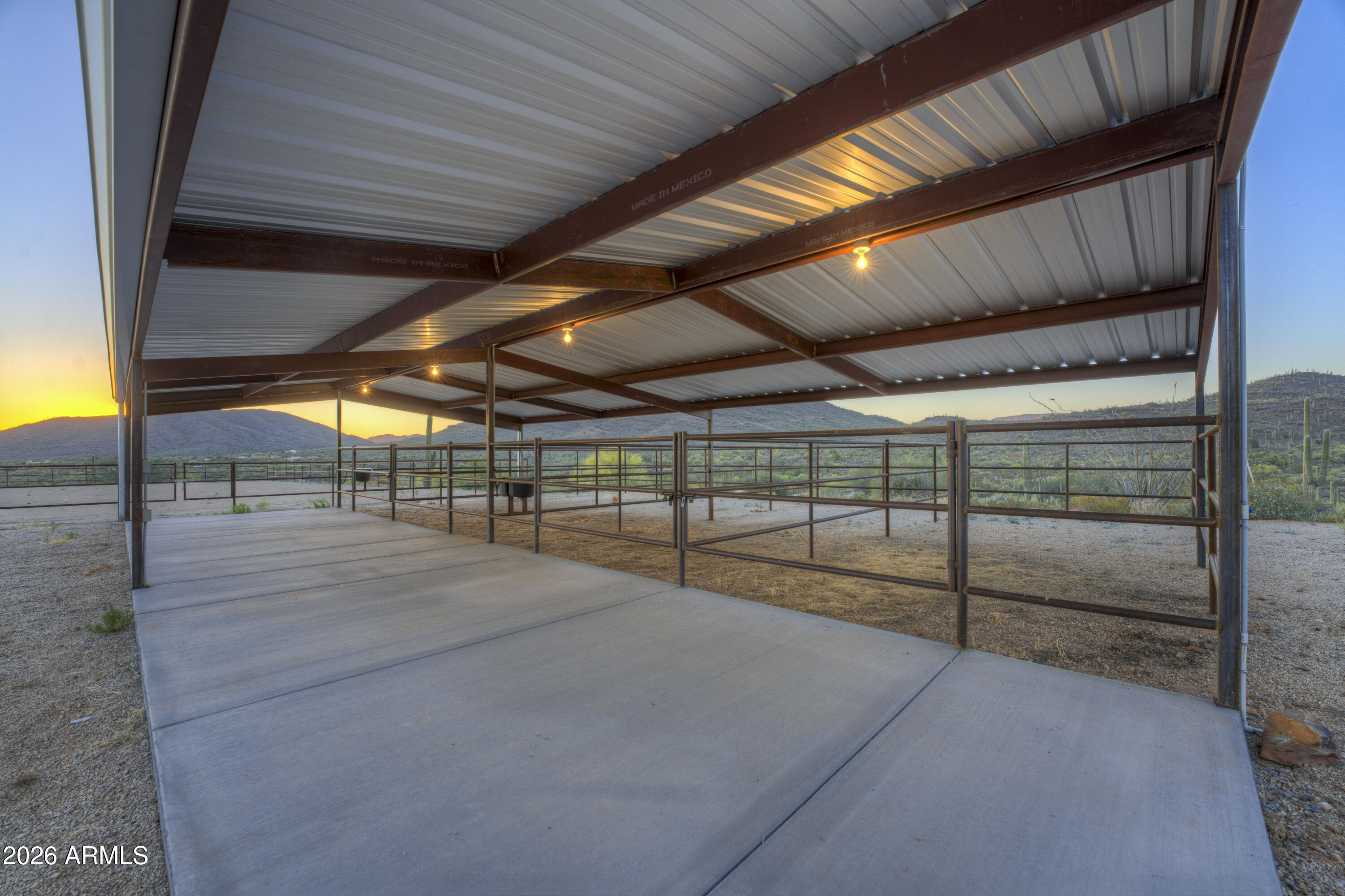 Cave Creek horse property - Residential