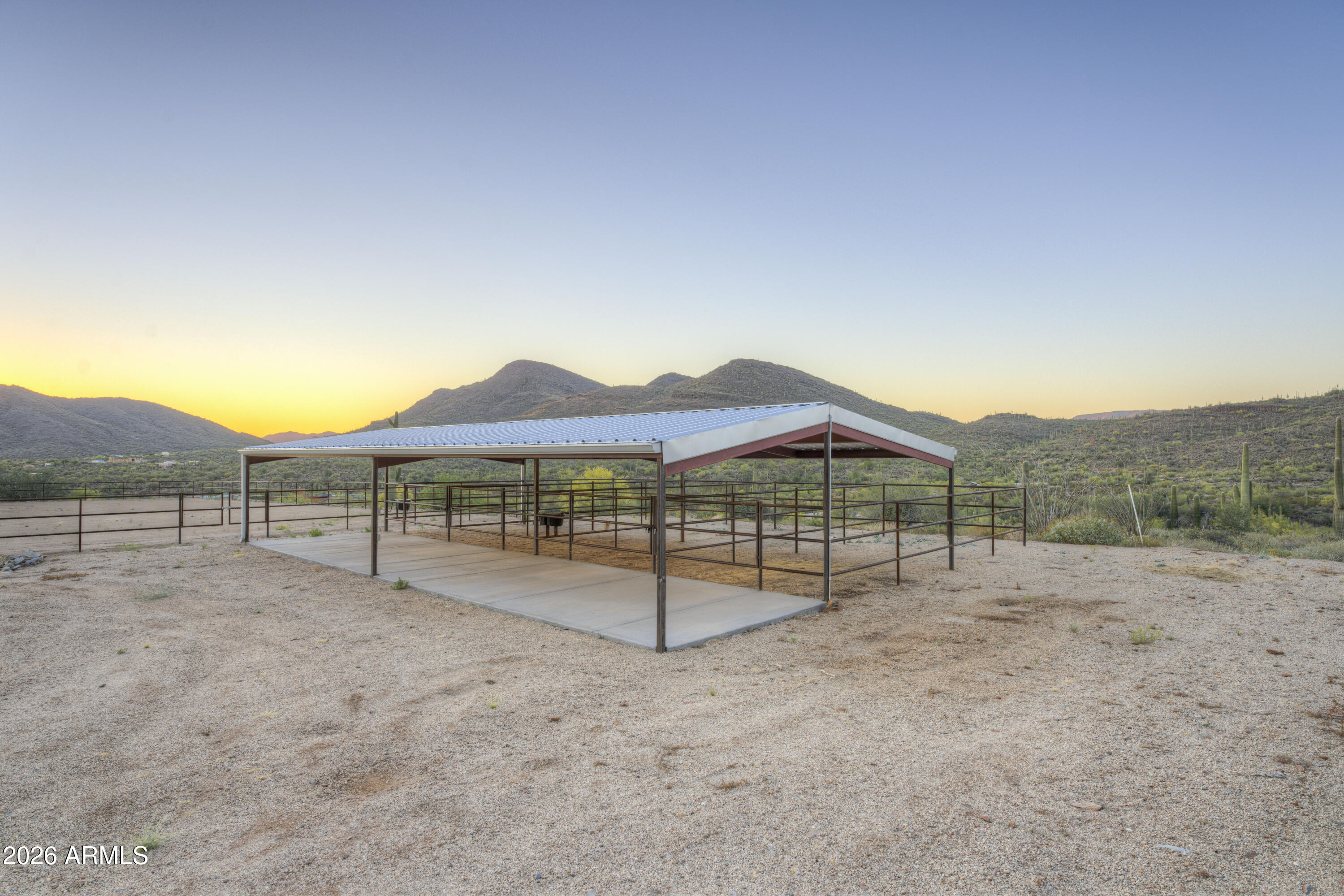 Cave Creek horse property - Residential