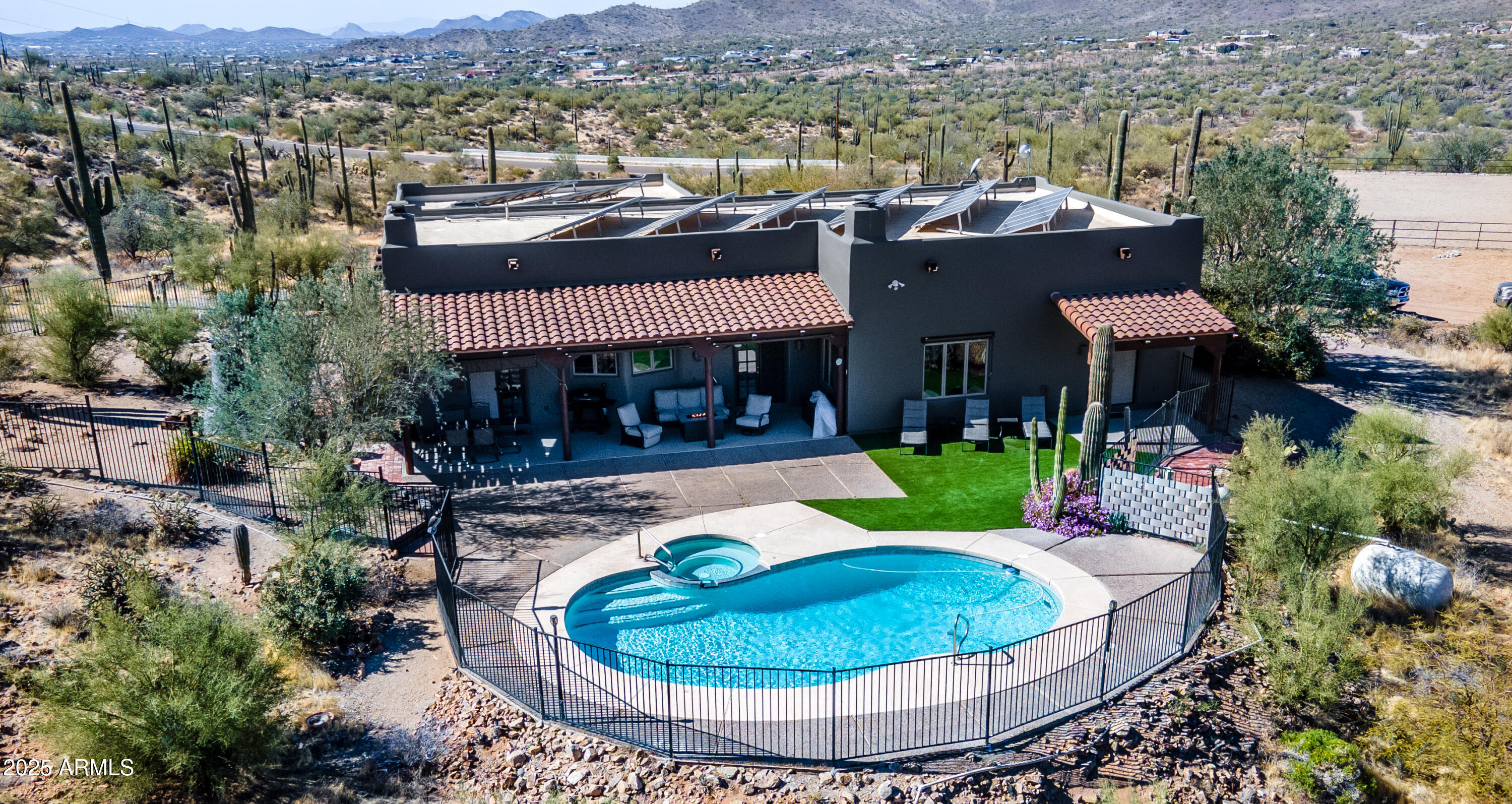 Cave Creek horse property - Residential